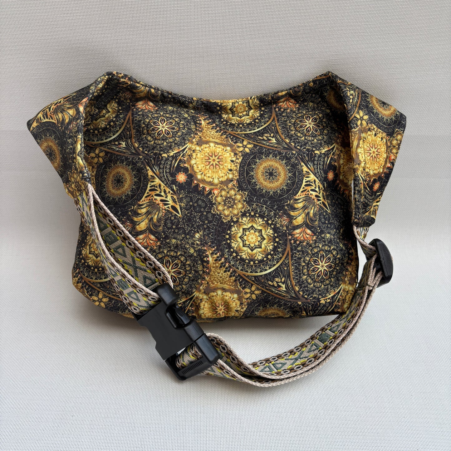 Riñonera "Special Golden Mandalas Top" · Pieza Única Núm. 17868