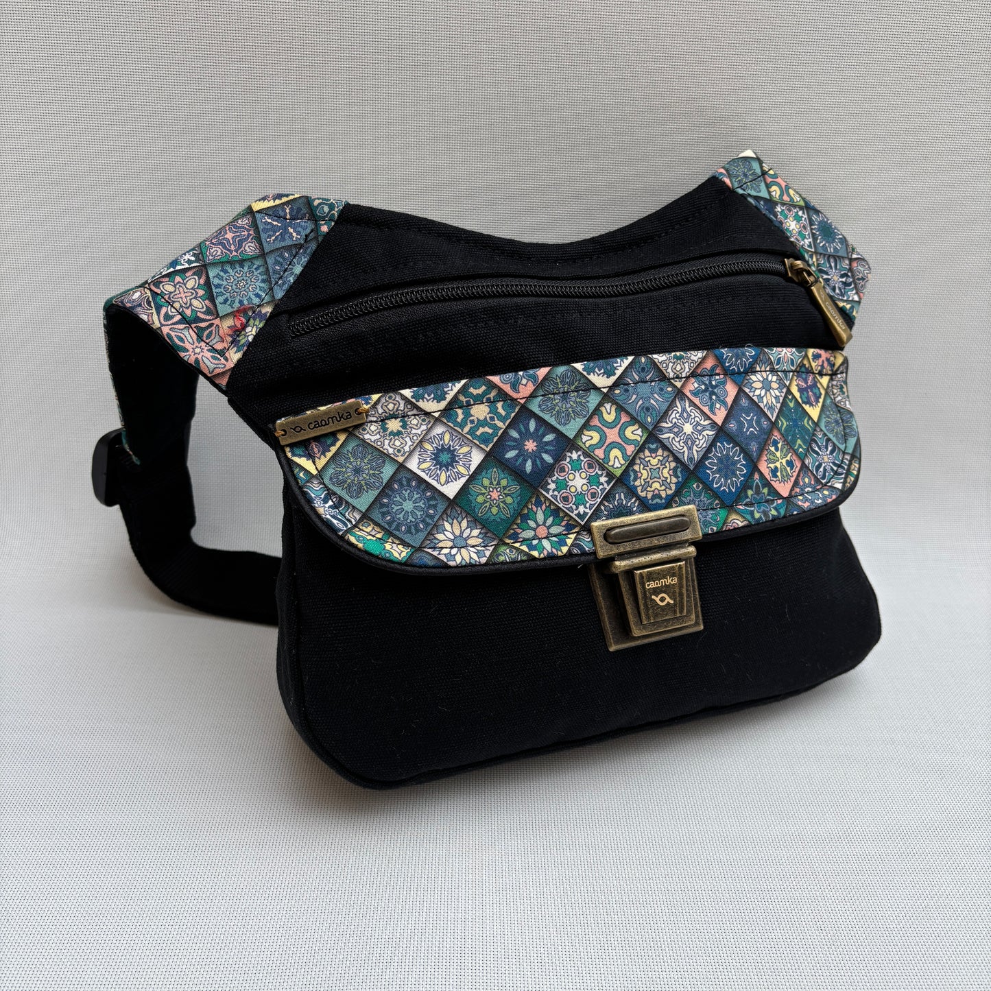 Riñonera "Special Black & Mandalas" + Bolsillo trasero · Pieza Única Núm. 17083