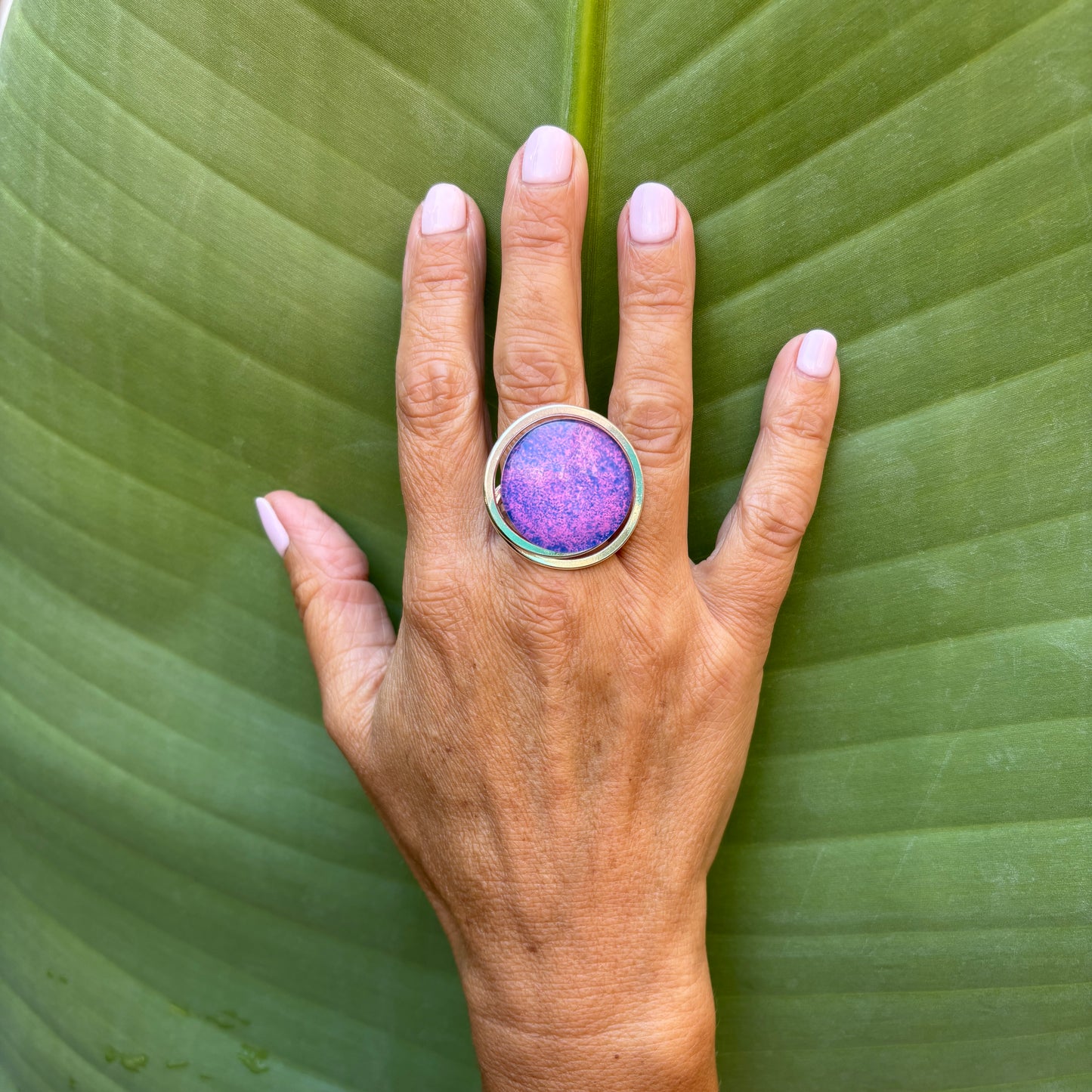 Anillo Plata "Sol Violeta" – Vidrio fundido y latón bañado en plata.