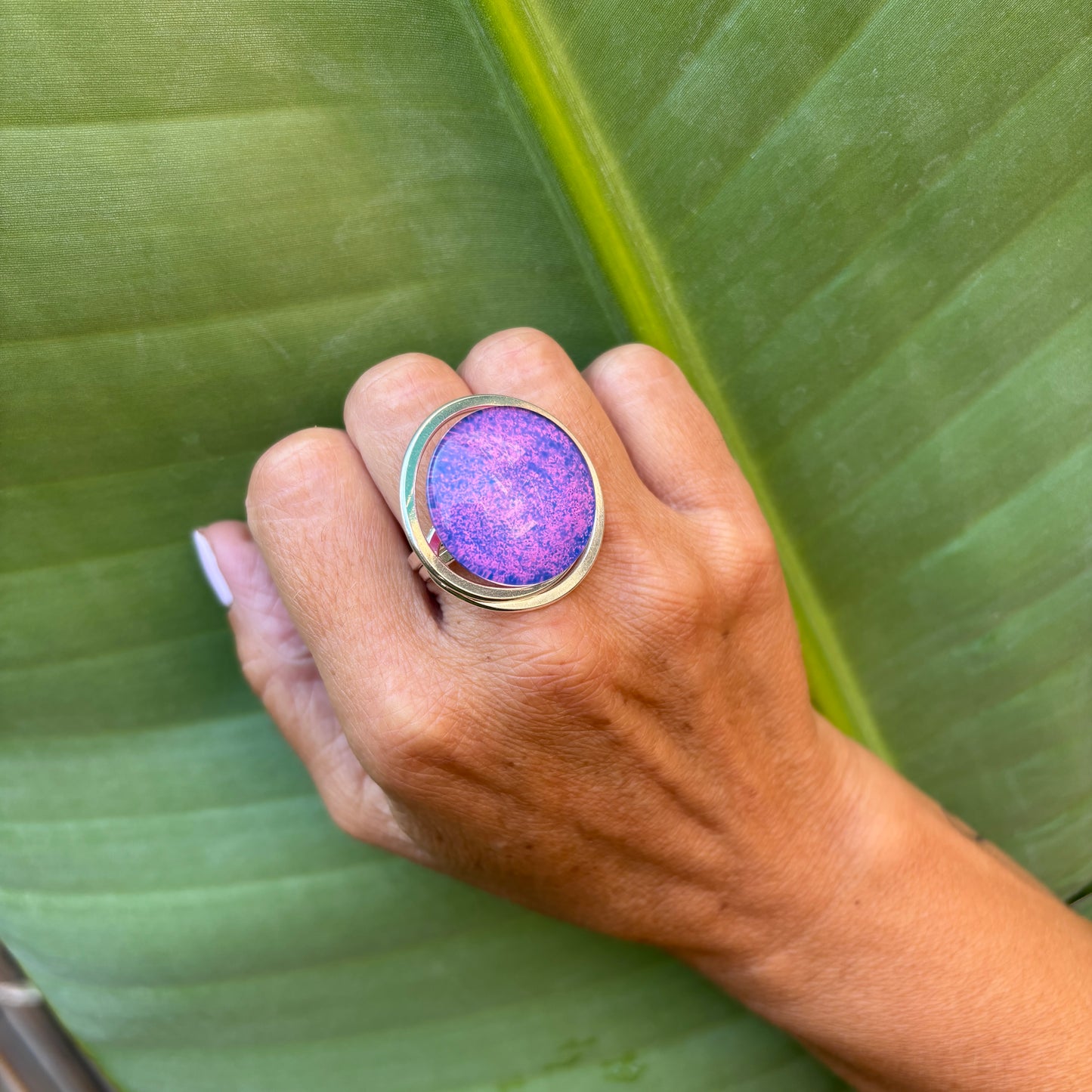 Anillo Plata "Sol Violeta" – Vidrio fundido y latón bañado en plata.