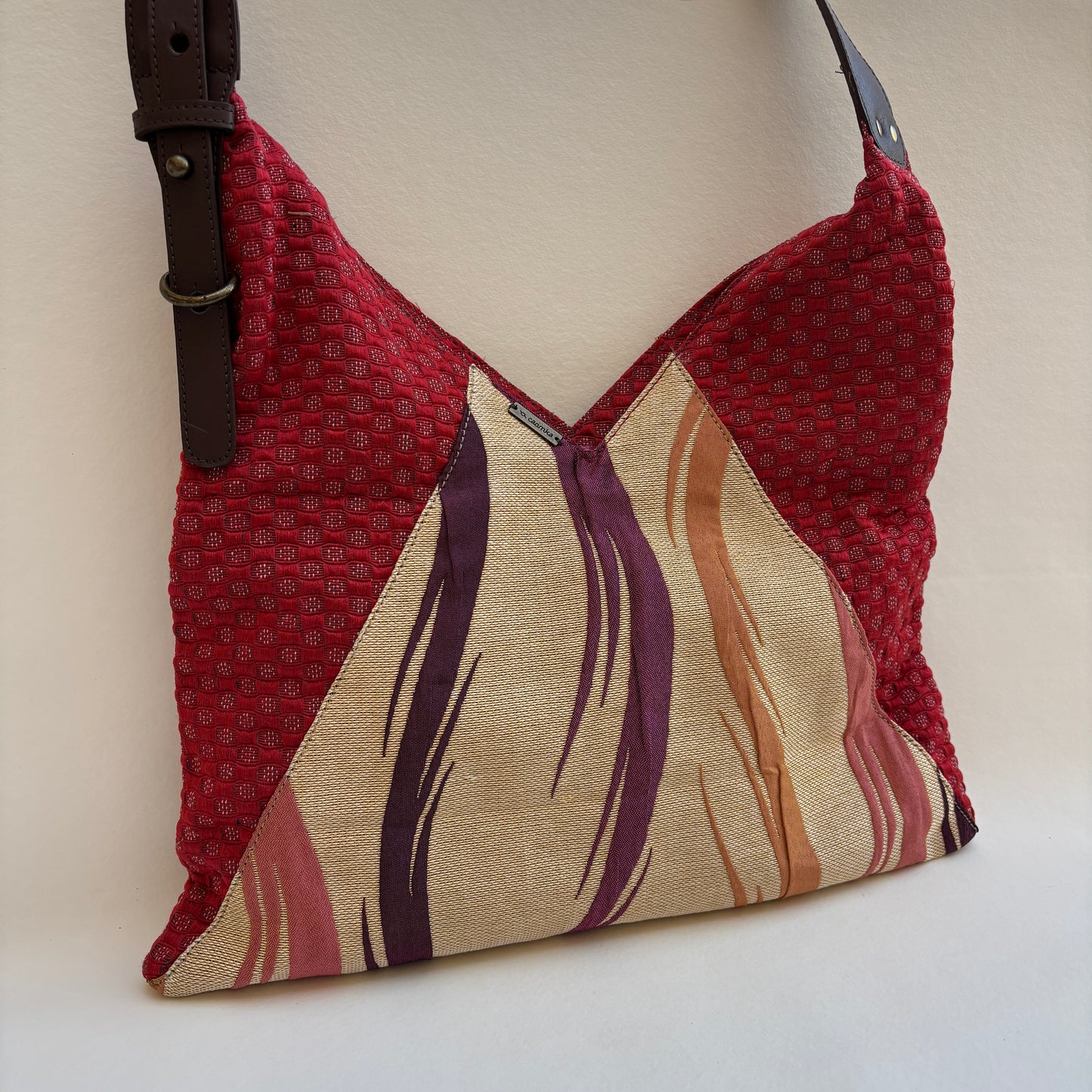 Bolso Violeta “Red Boheme" · Pieza Única Núm. 19413 (primeras piezas) en evolución.