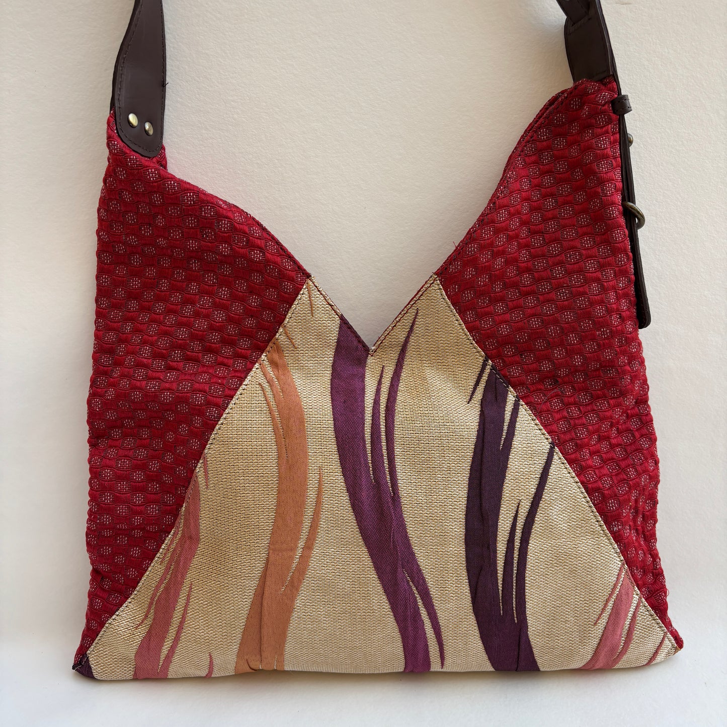 Bolso Violeta “Red Boheme" · Pieza Única Núm. 19413 (primeras piezas) en evolución.