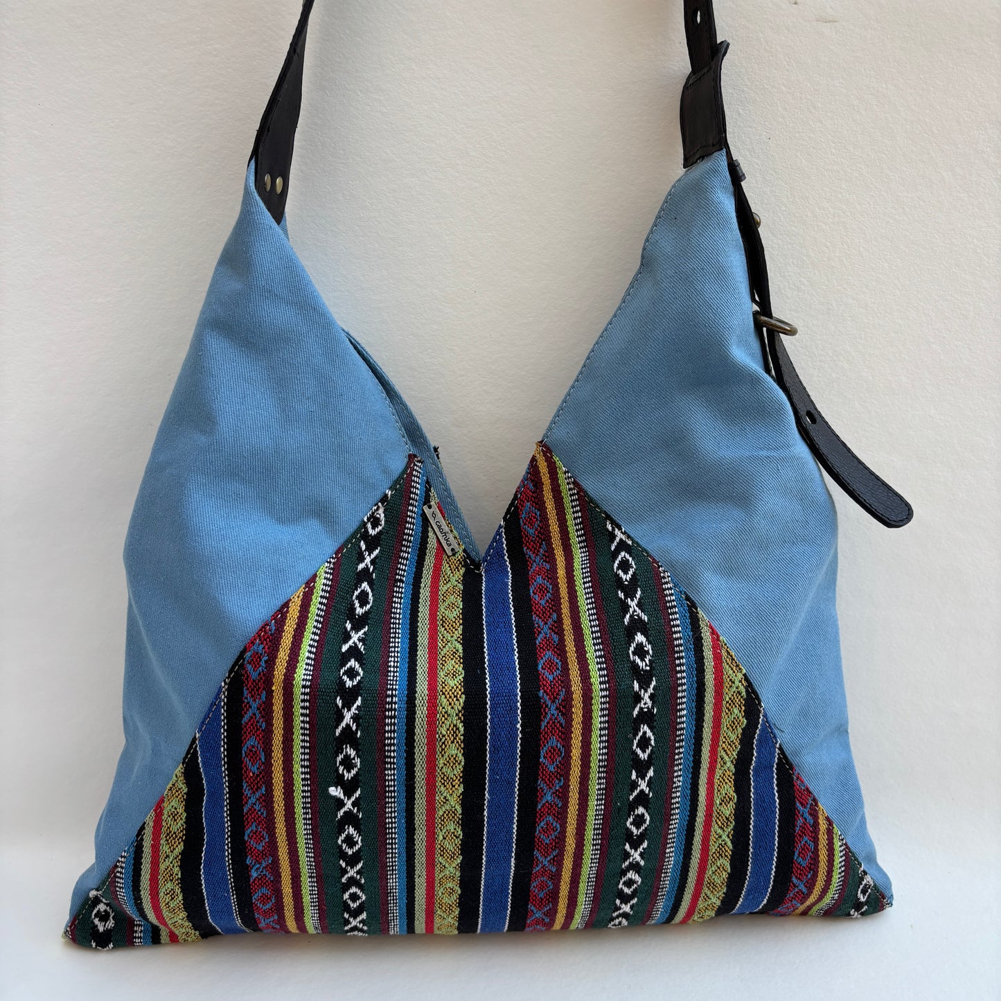 Bolso Violeta “Blue Nomad" · Pieza Única Núm. 19412 (primeras piezas) en evolución.