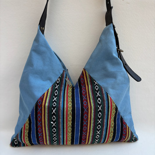 Bolso Violeta “Blue Nomad" · Pieza Única Núm. 19412 (primeras piezas) en evolución.