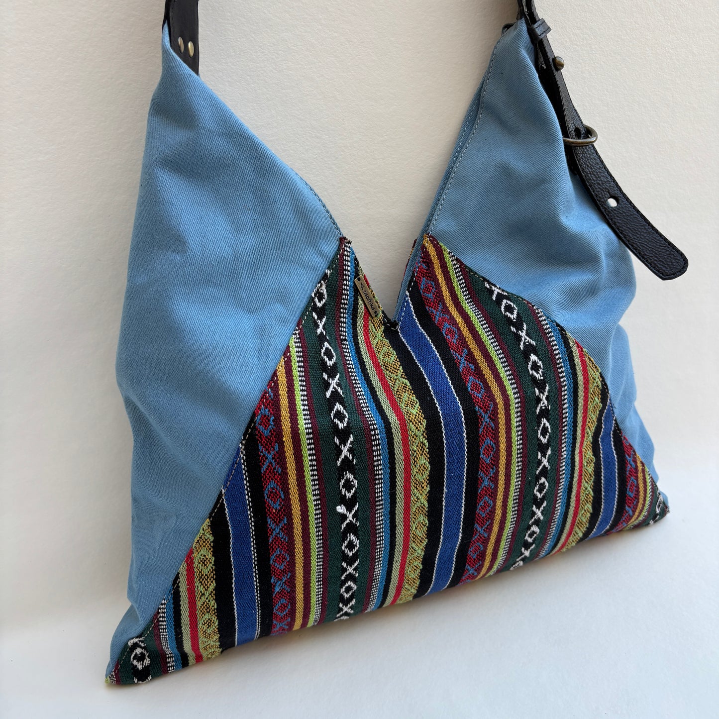 Bolso Violeta “Blue Nomad" · Pieza Única Núm. 19412 (primeras piezas) en evolución.