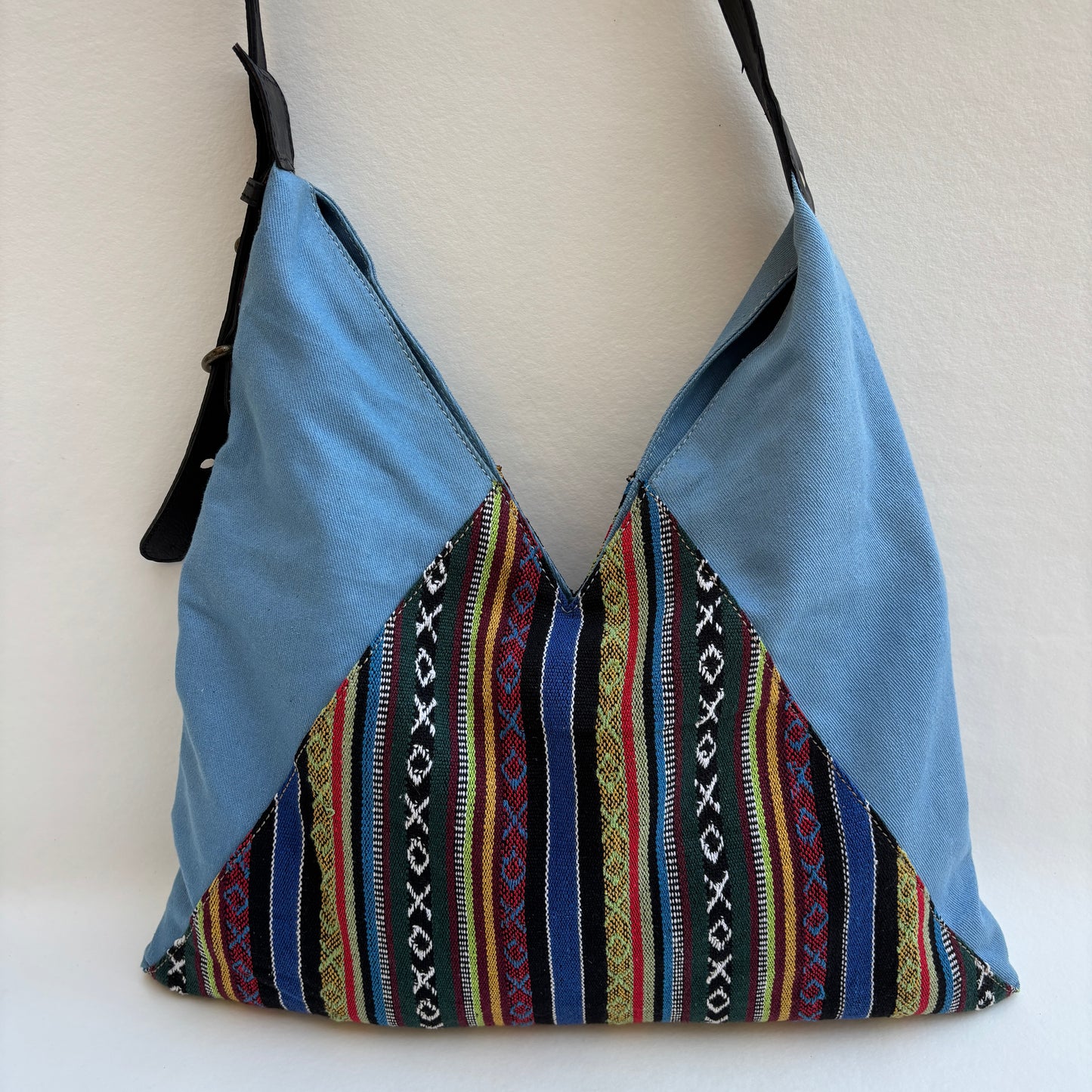 Bolso Violeta “Blue Nomad" · Pieza Única Núm. 19412 (primeras piezas) en evolución.