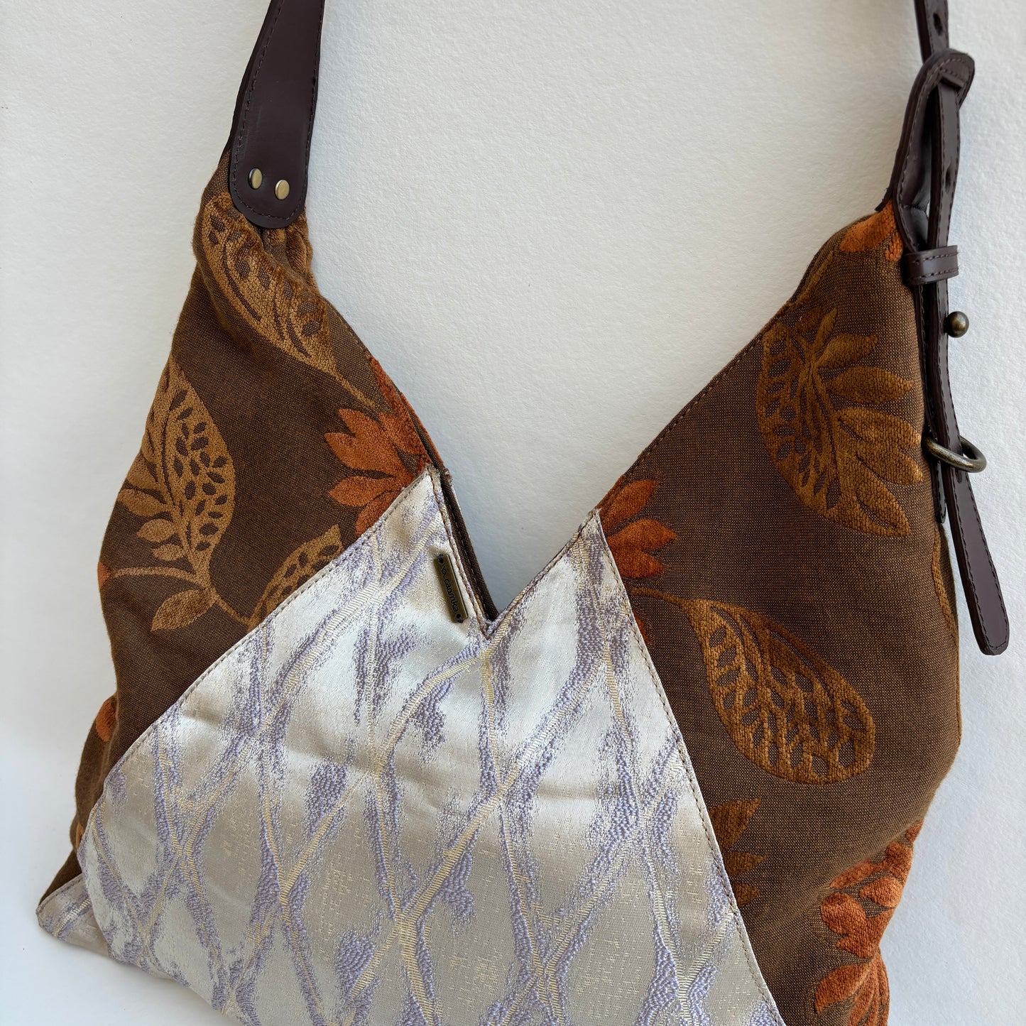 Bolso Violeta “Autumn Ivory" · Pieza Única Núm. 19411 (primeras piezas) en evolución.
