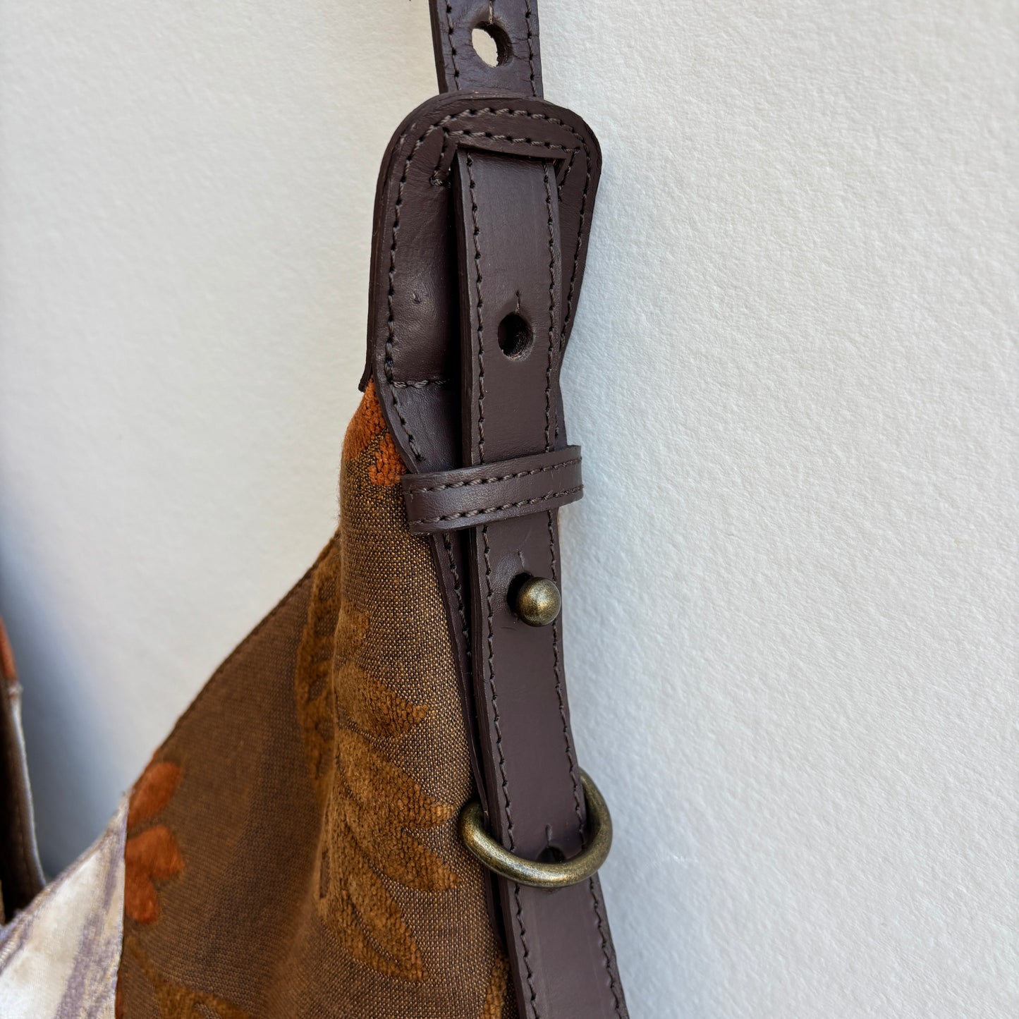 Bolso Violeta “Autumn Ivory" · Pieza Única Núm. 19411 (primeras piezas) en evolución.