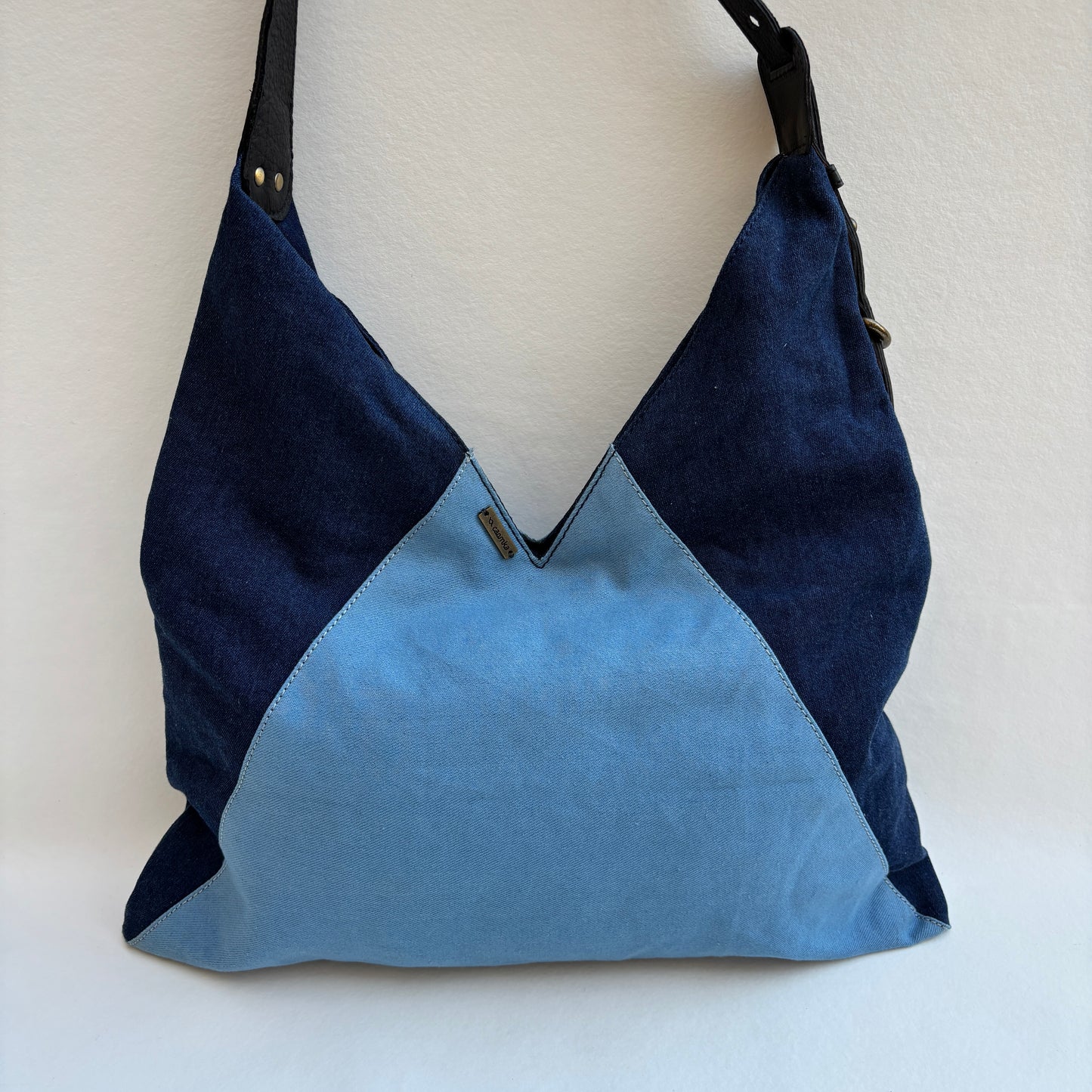 Bolso Violeta “Denim Blue Sky" · Pieza Única Núm. 19409 (primeras piezas) en evolución.