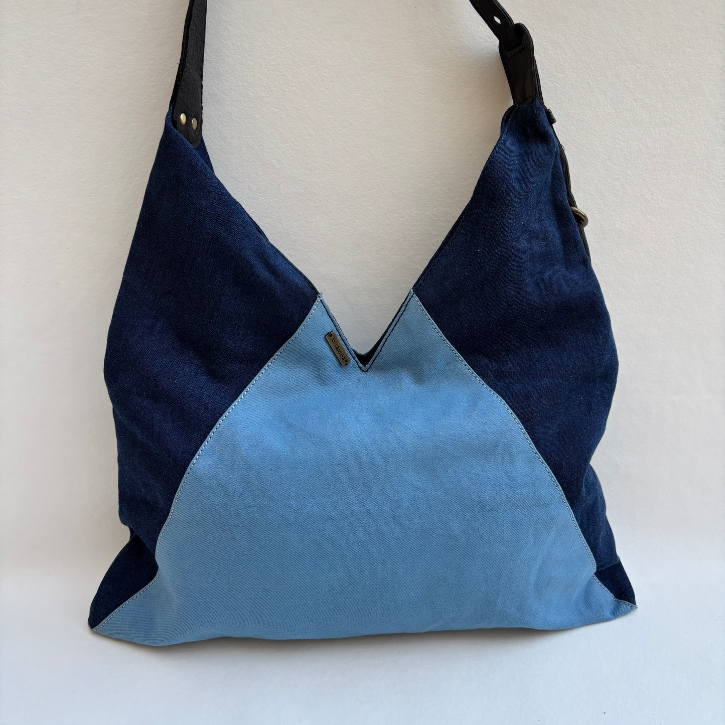 Bolso Violeta “Denim Blue Sky" · Pieza Única Núm. 19409 (primeras piezas) en evolución.
