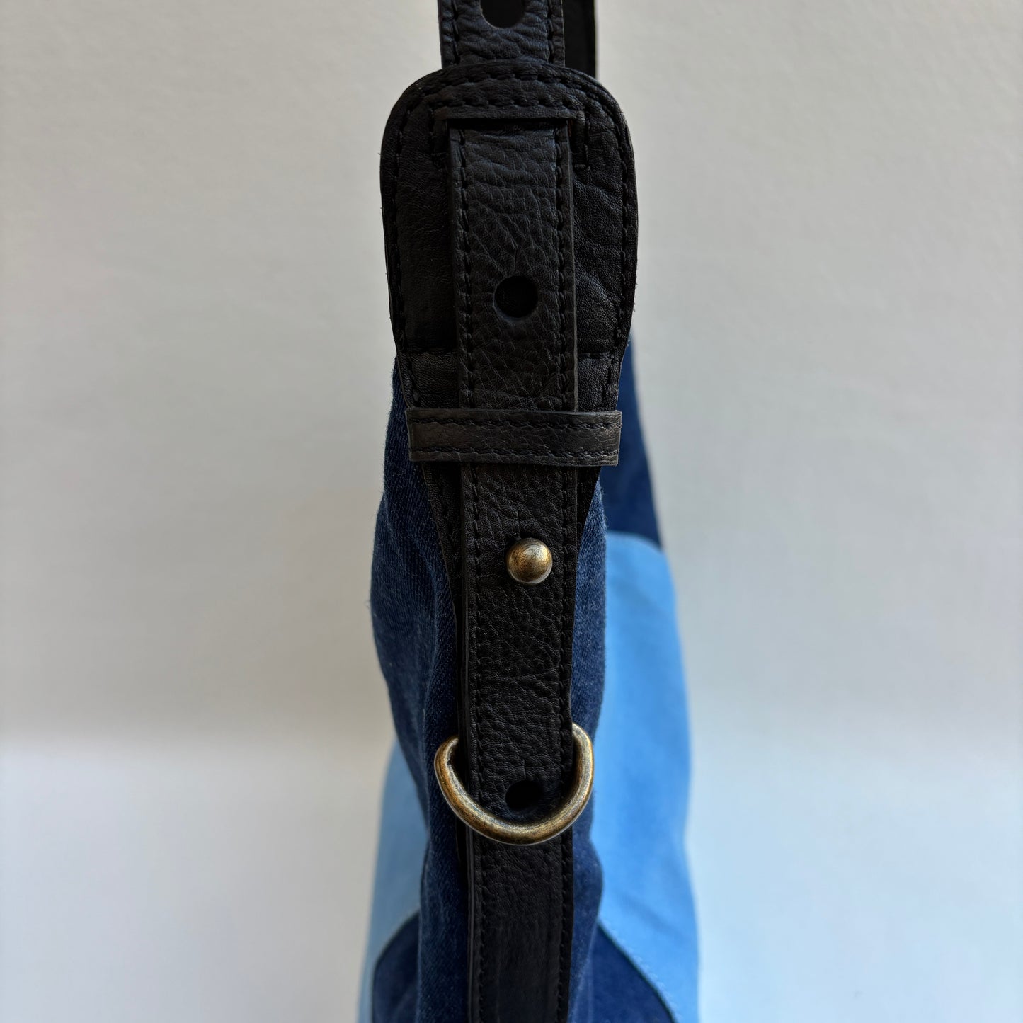 Bolso Violeta “Denim Blue Sky" · Pieza Única Núm. 19409 (primeras piezas) en evolución.