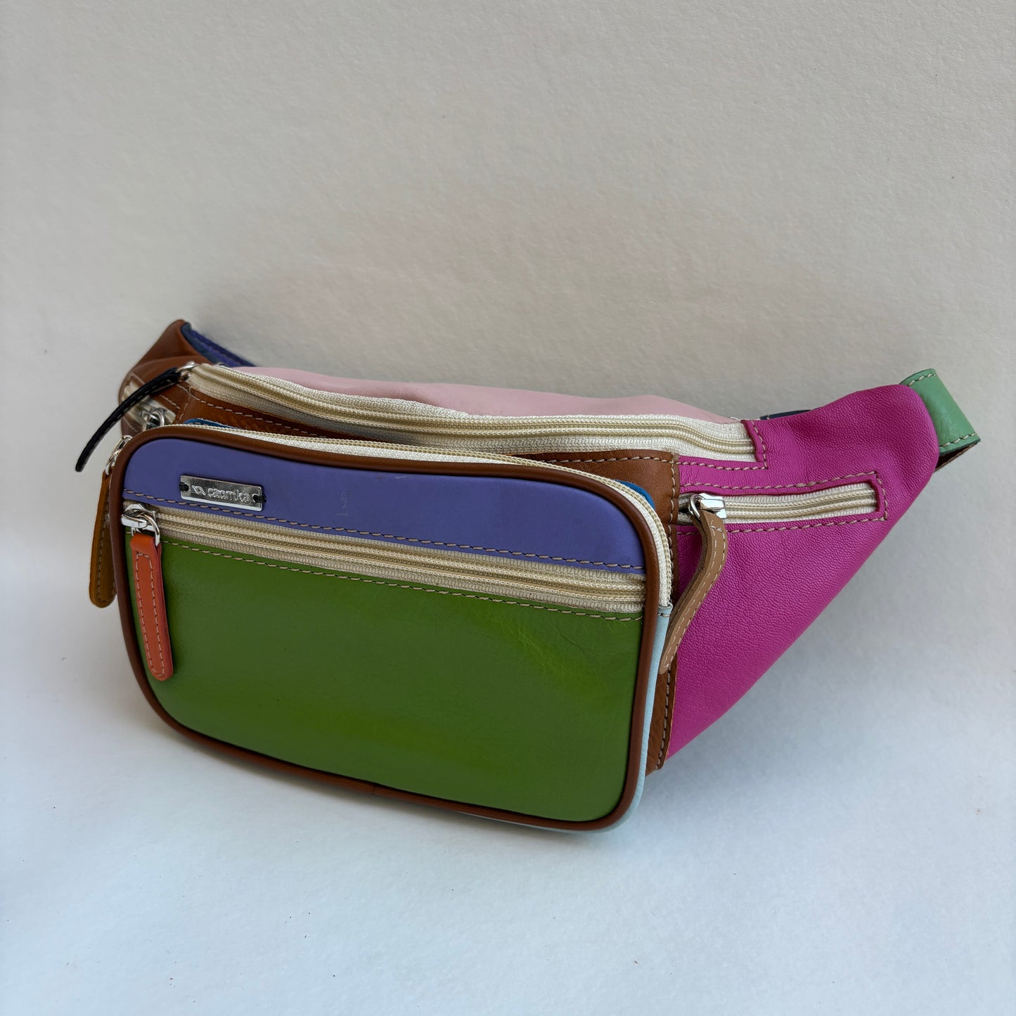 Riñonera RetroChic Analia Happy Colors · Piel · Pieza Única Núm. 19399