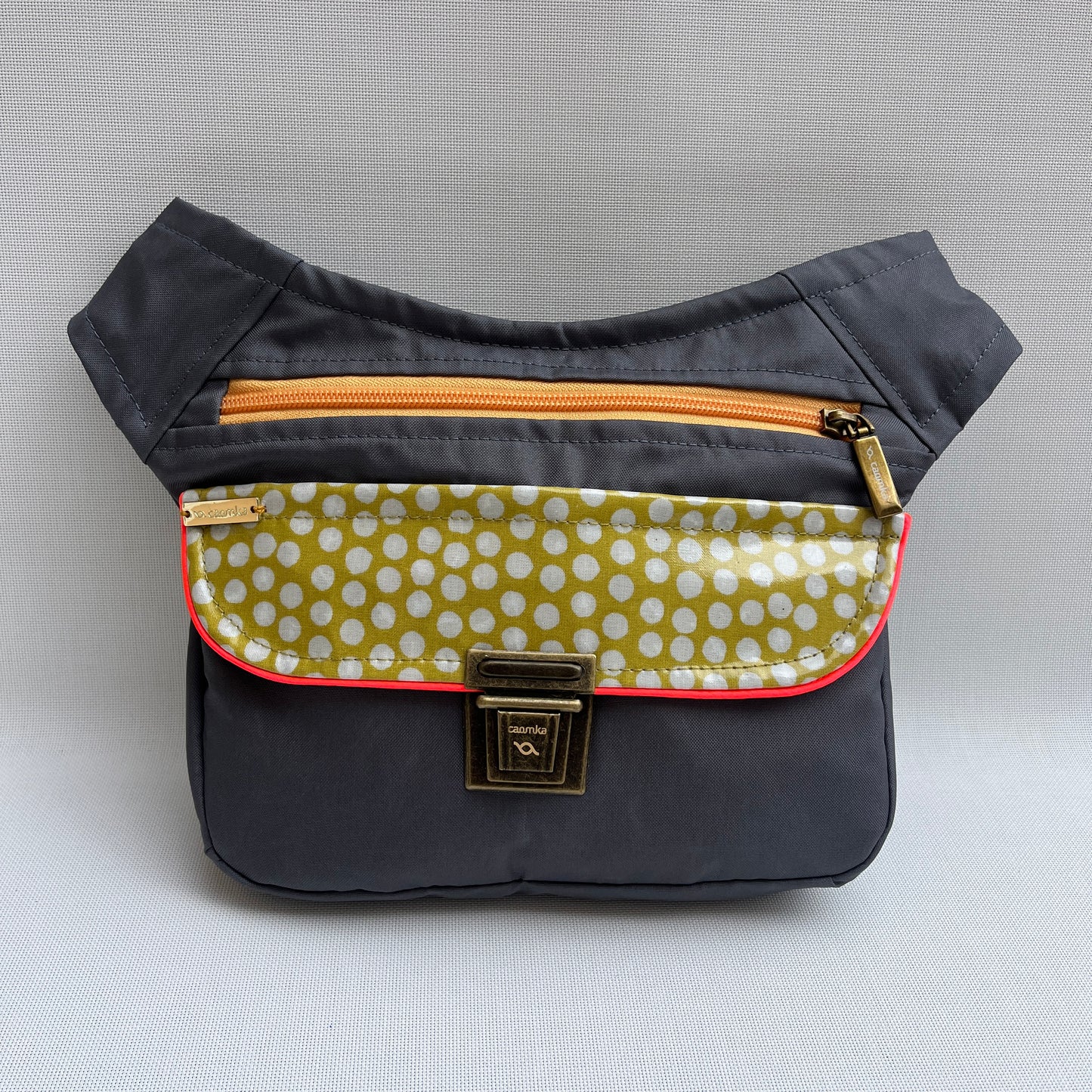 Special Gray & Dots (Impermeable) + Bolsillo trasero · Pieza Única Núm. 15358