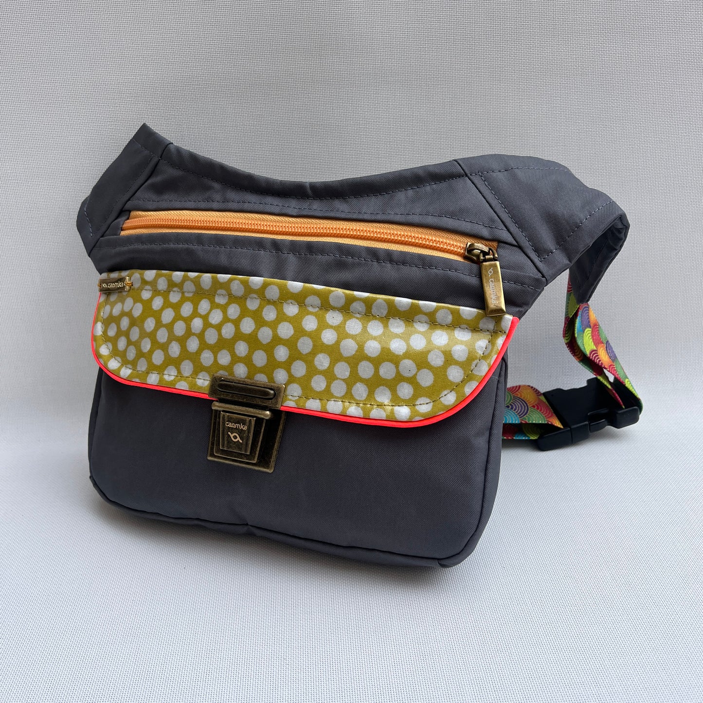 Special Gray & Dots (Impermeable) + Bolsillo trasero · Pieza Única Núm. 15358