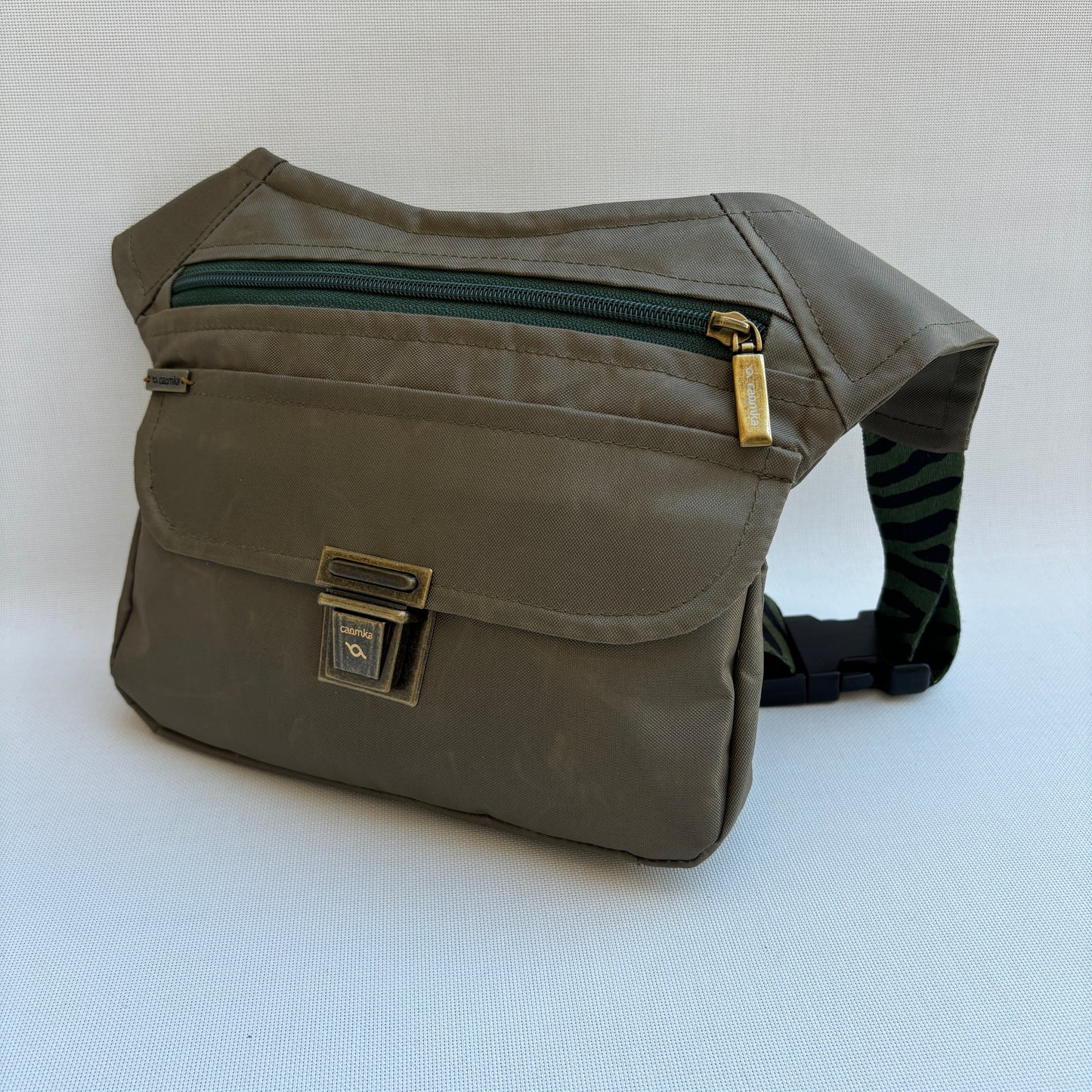 Special Verde Kaki Top + Bolsillo trasero · Impermeable · Pieza Única Núm. 16269