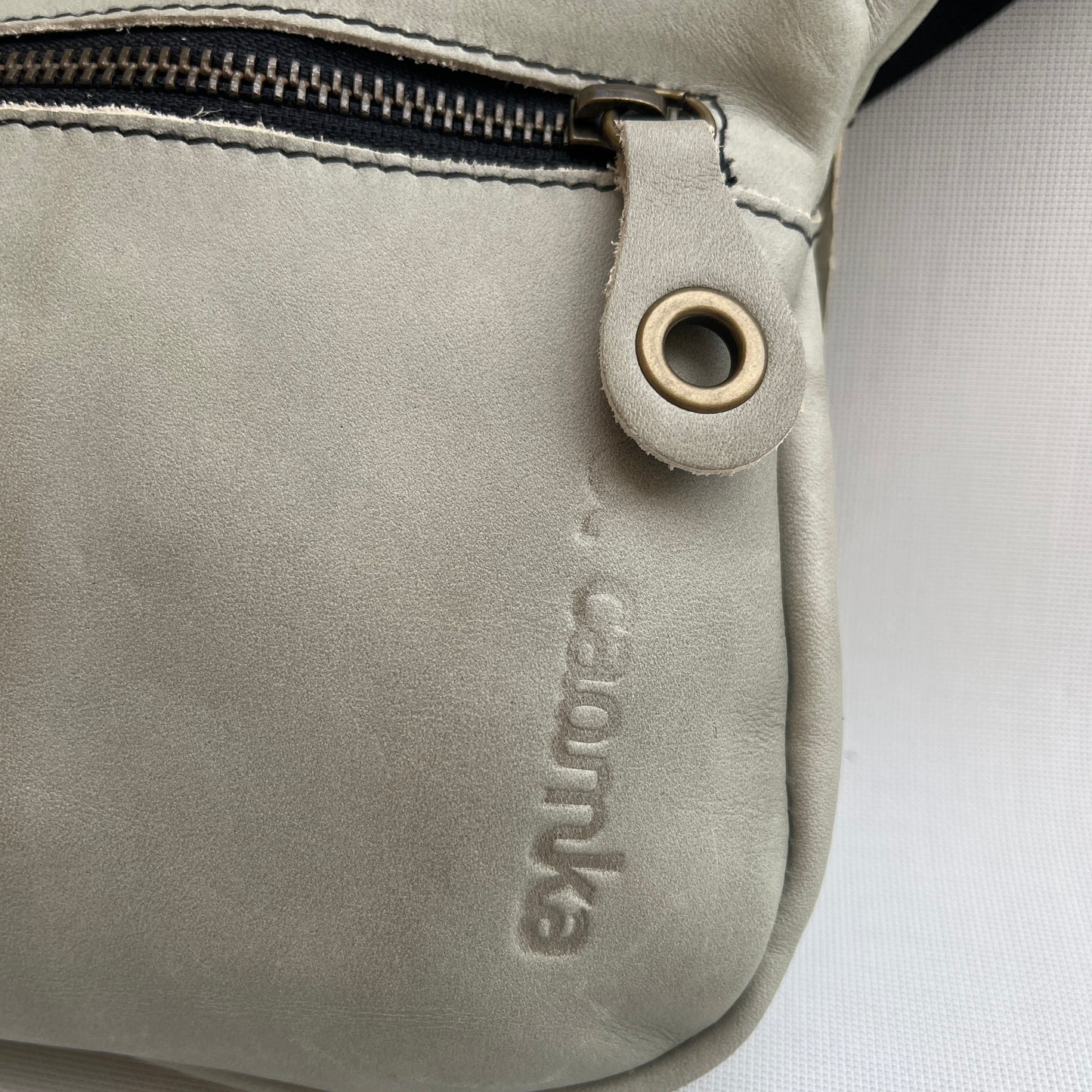 Premium Verde Pastel & Old Gold · Piel - Cuero · Pieza Exclusiva Núm. 15445
