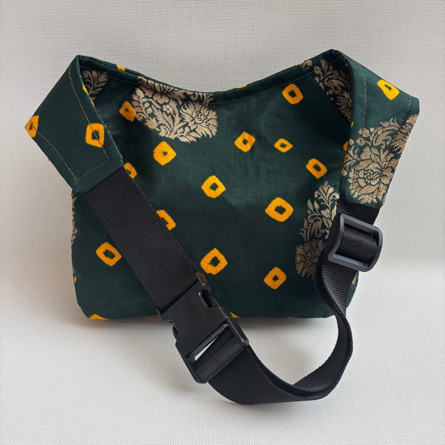 Riñonera "Special Green & Golden India" · Pieza única Núm. 18567