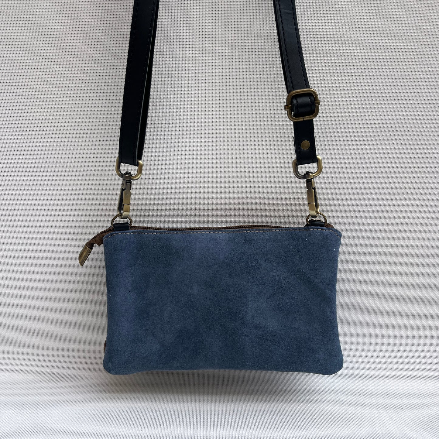 Riñonera multifunción NANO "Denim" · Piel Serraje · Pieza Exclusiva Núm. 14627