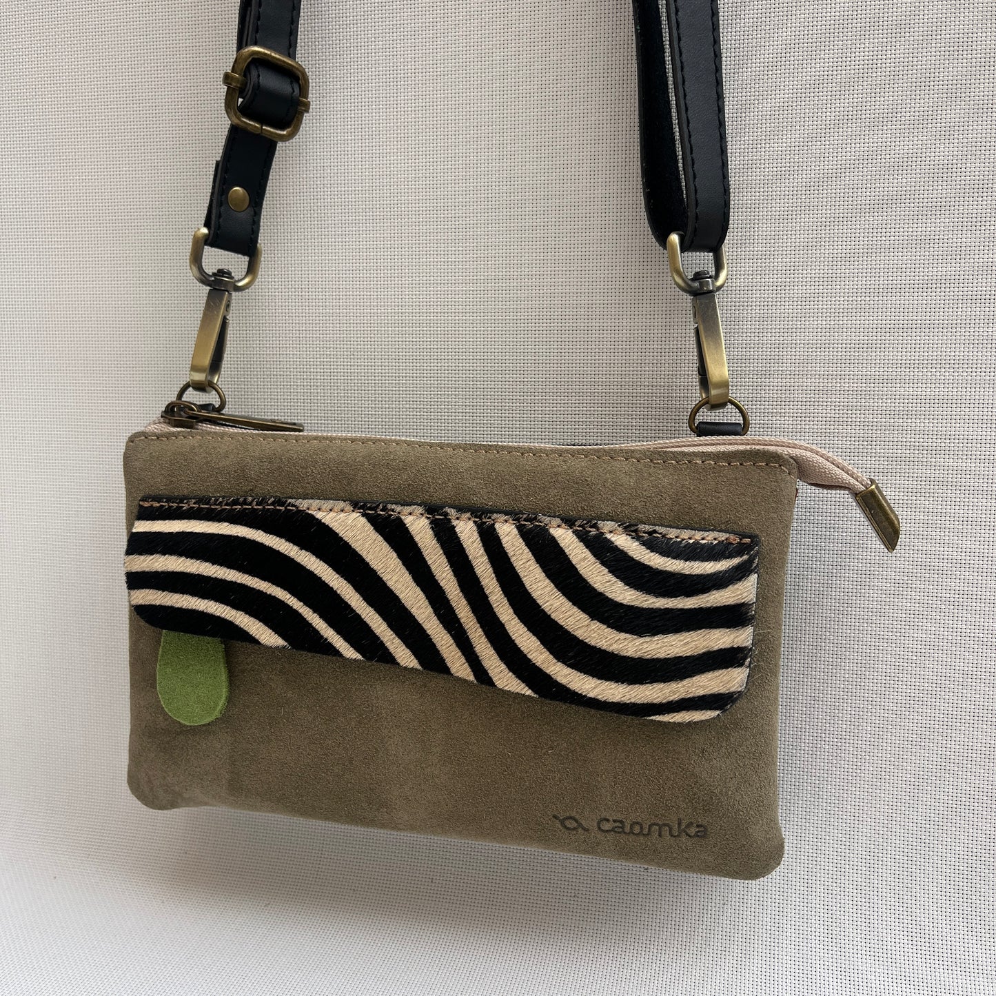 Riñonera multifunción NANO "Zebra II" · Piel Serraje · Pieza Exclusiva Núm. 14629