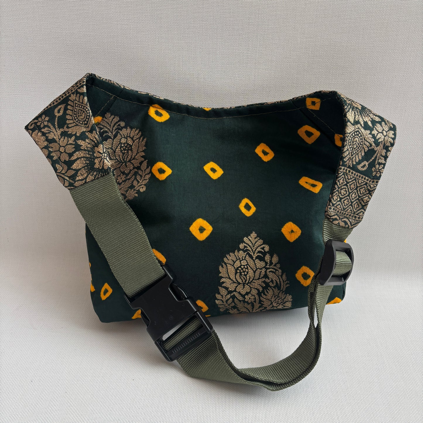 Riñonera "Special Green & Golden India" · Pieza única Núm. 18563