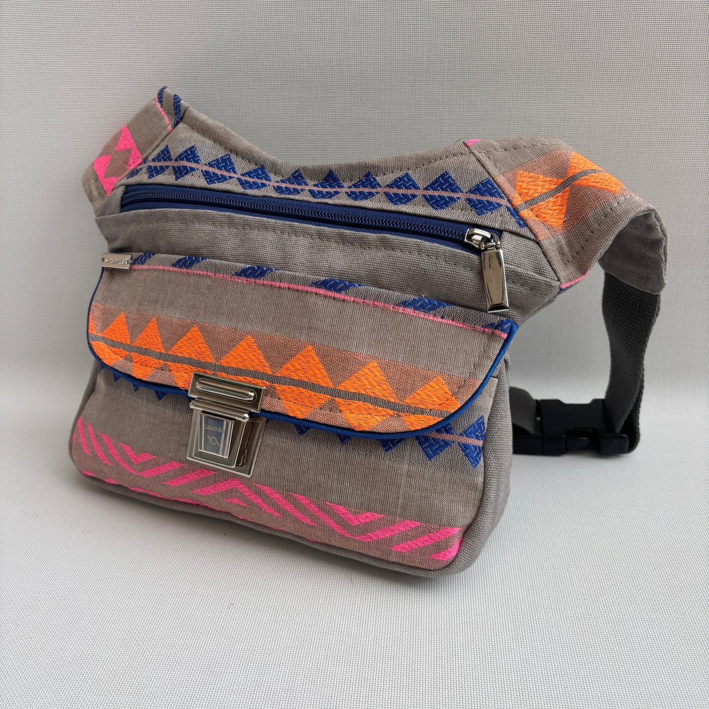 Riñonera “Etnical Happy Colors” · Pieza Única Núm. 18561