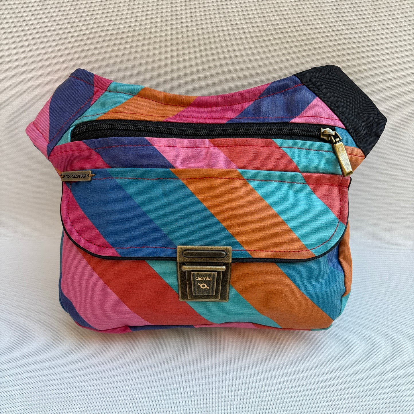 Special Rainbow Love + Bolsillo trasero · Impermeable · Pieza Única Núm. 16309