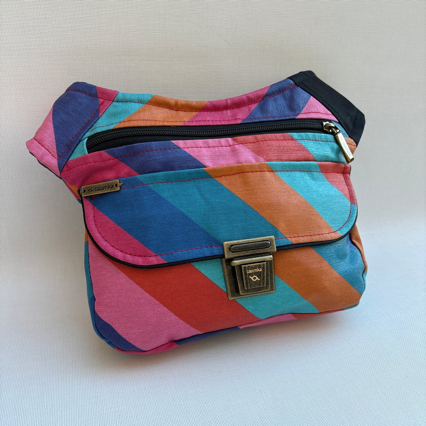 Special Rainbow Love + Bolsillo trasero · Impermeable · Pieza Única Núm. 16309