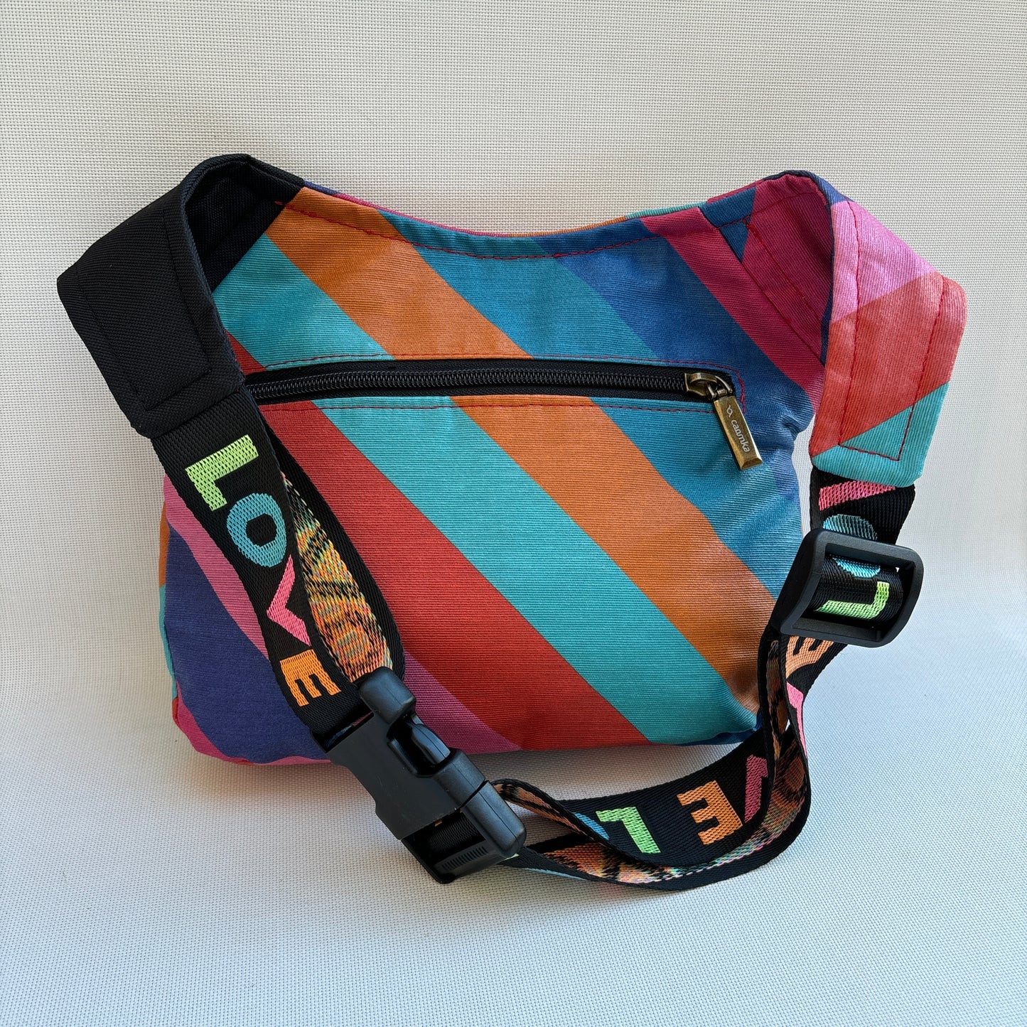 Special Rainbow Love + Bolsillo trasero · Impermeable · Pieza Única Núm. 16309