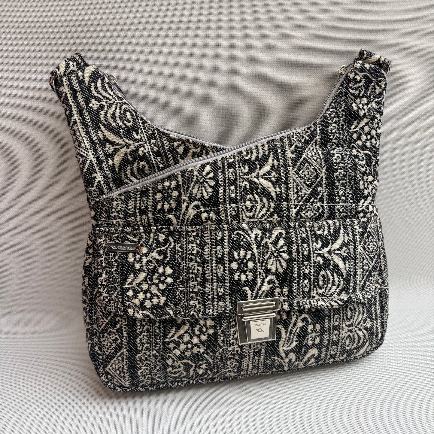 Bolso Bandolera Súper Caomka "Black & Ivory Heritage" · Pieza Única Núm. 18504
