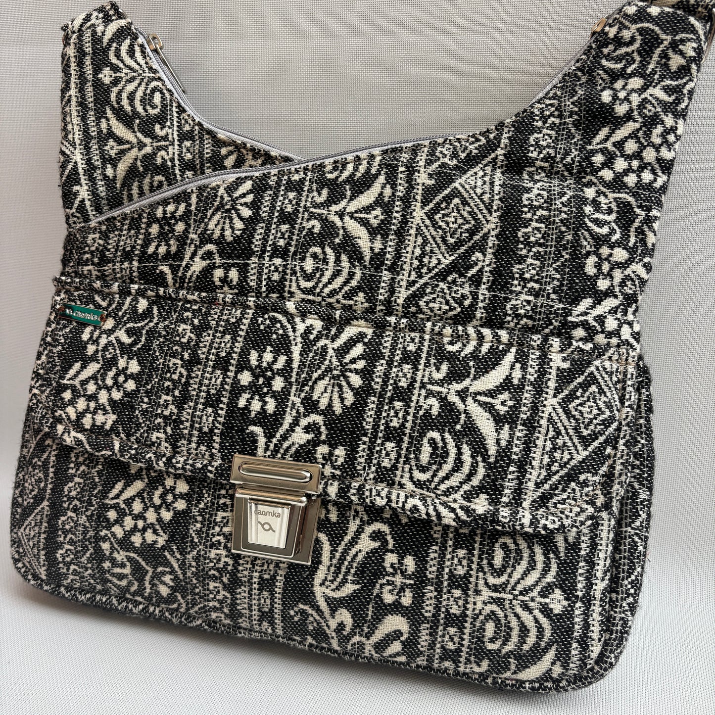Bolso Bandolera Súper Caomka "Black & Ivory Heritage" · Pieza Única Núm. 18504