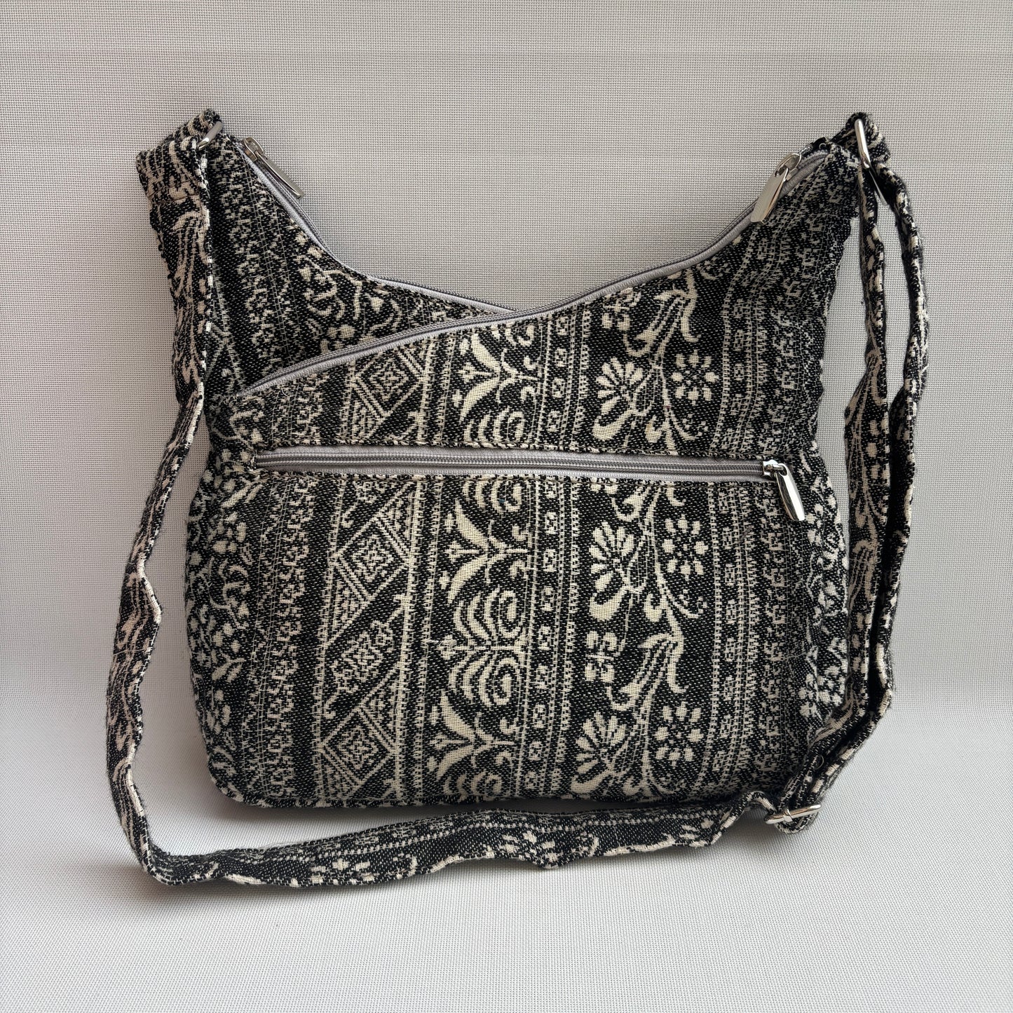 Bolso Bandolera Súper Caomka "Black & Ivory Heritage" · Pieza Única Núm. 18504