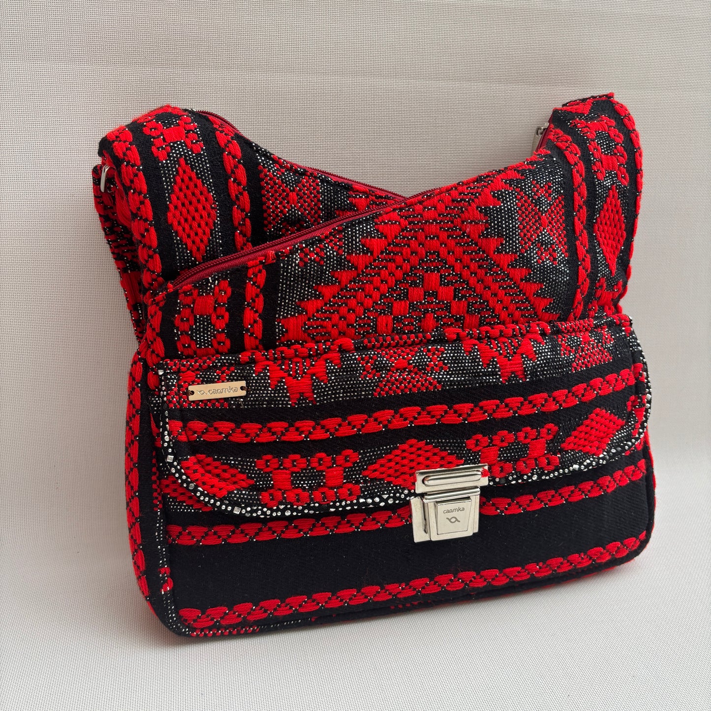 Bolso Bandolera Súper Caomka "Red Tribal Impact" · Pieza Única Núm. 18503