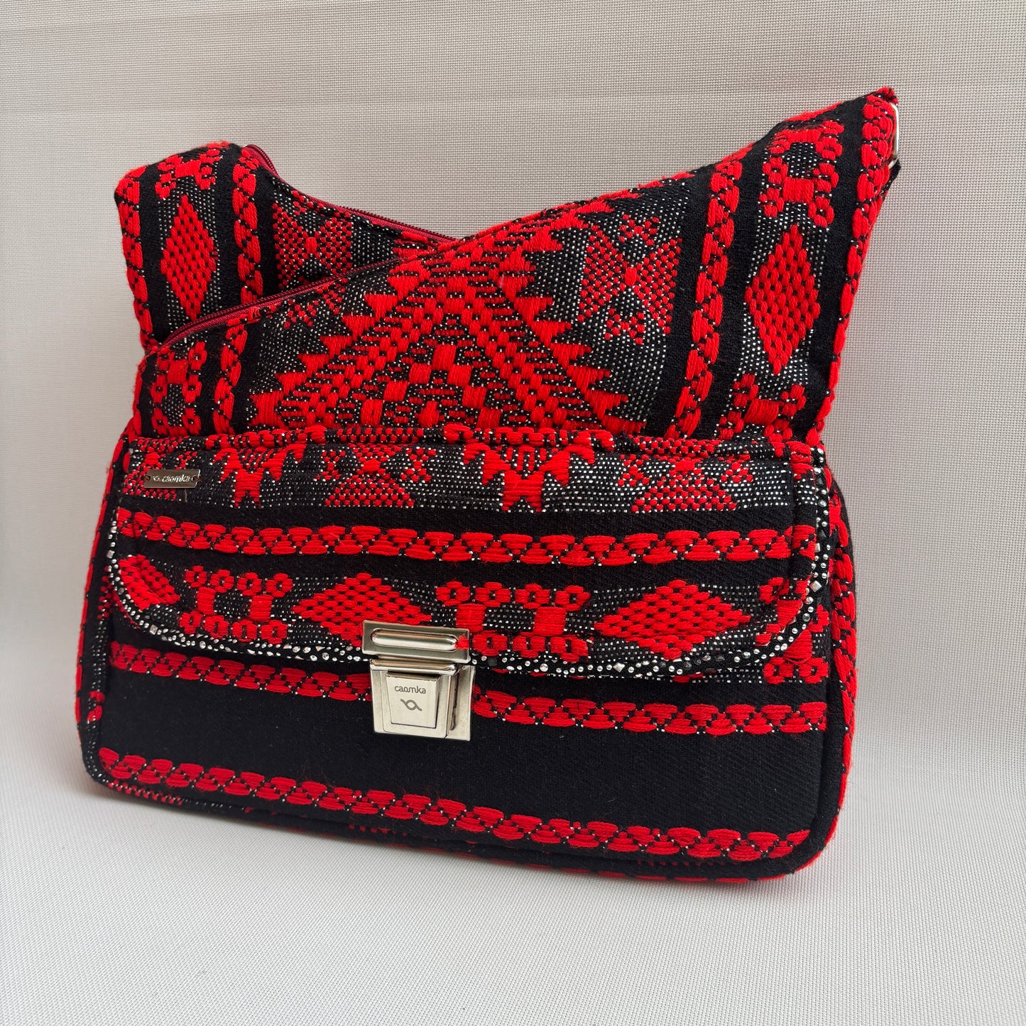 Bolso Bandolera Súper Caomka "Red Tribal Impact" · Pieza Única Núm. 18503