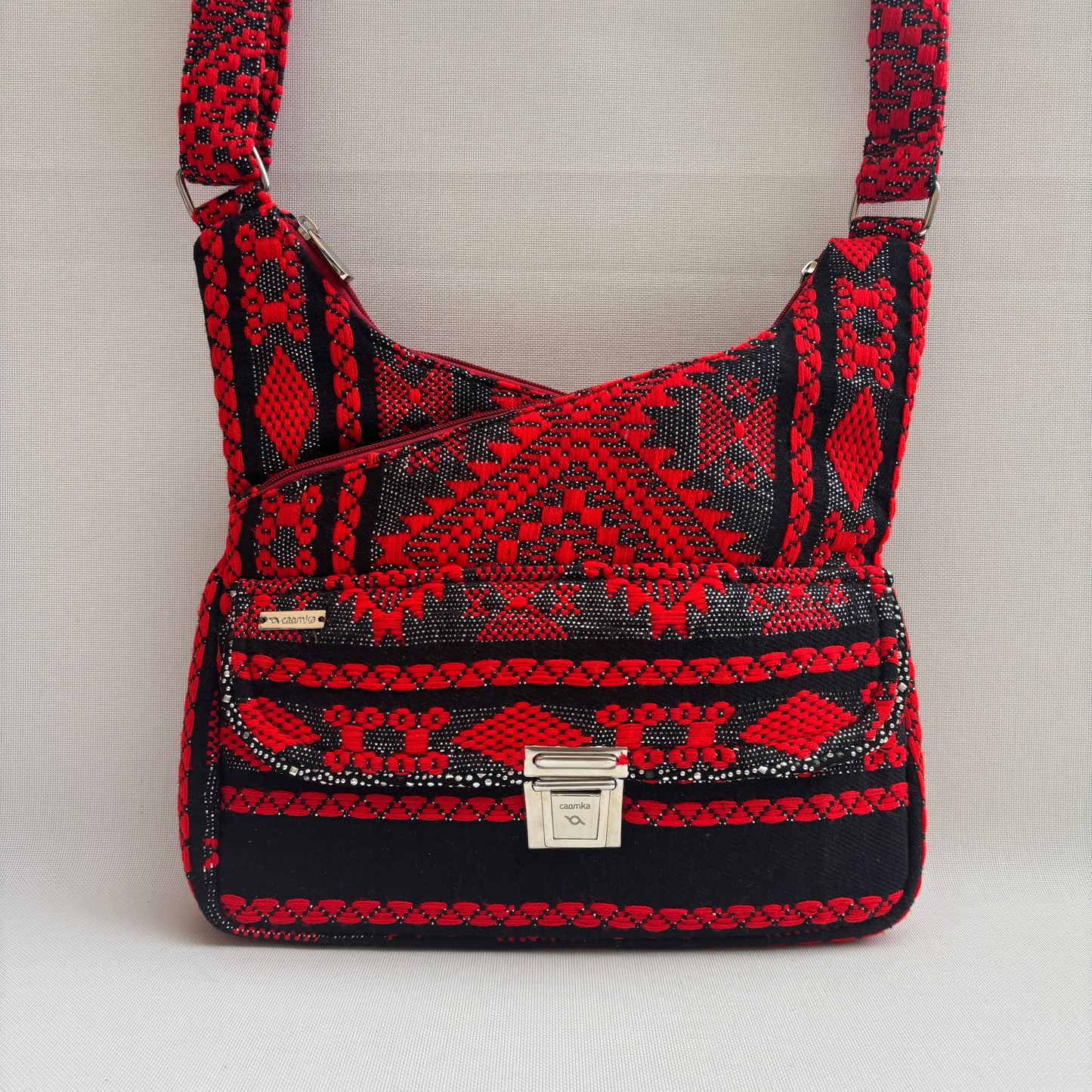 Bolso Bandolera Súper Caomka "Red Tribal Impact" · Pieza Única Núm. 18503