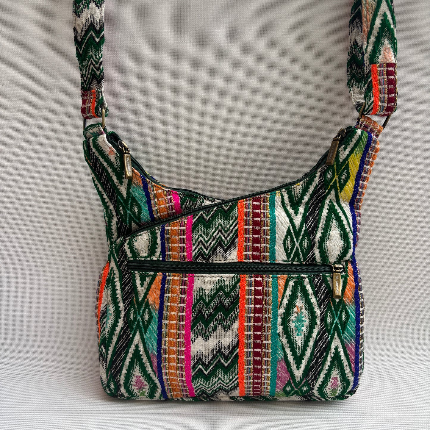 Bolso Bandolera Súper Caomka "Emerald Tribal Glow" · Pieza Única Núm. 18502