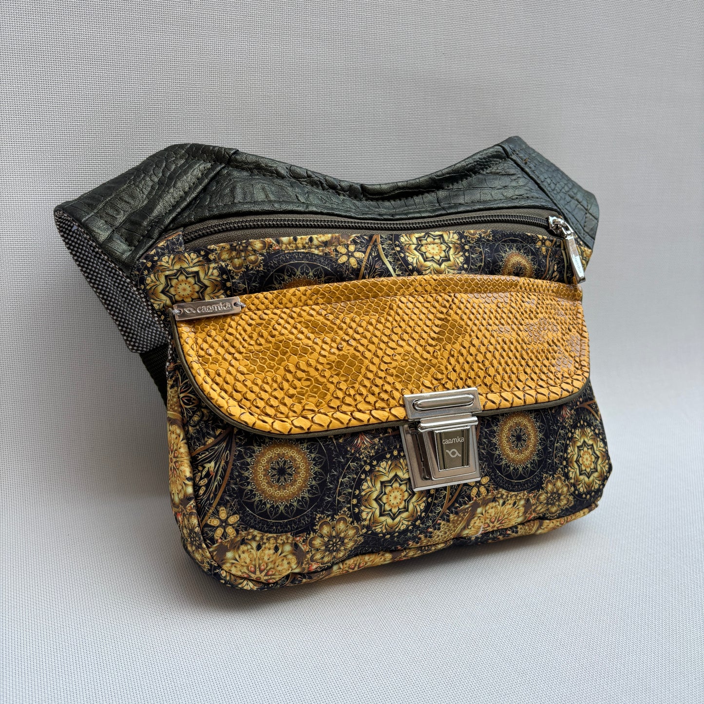 Riñonera "Elegant Fantasy Mandalas" + Bolsillo trasero · Pieza Única Núm. 17136