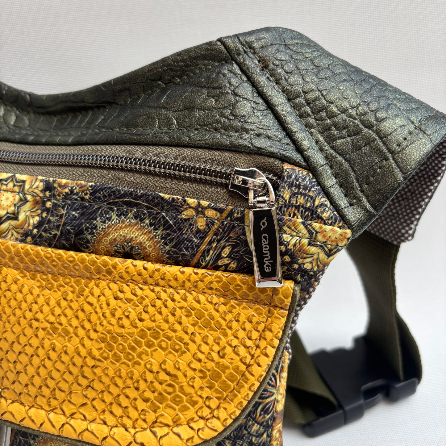 Riñonera "Elegant Fantasy Mandalas" + Bolsillo trasero · Pieza Única Núm. 17136