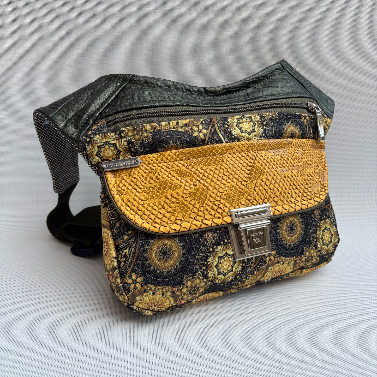 Riñonera "Elegant Fantasy Mandalas" + Bolsillo trasero · Pieza Única Núm. 17136