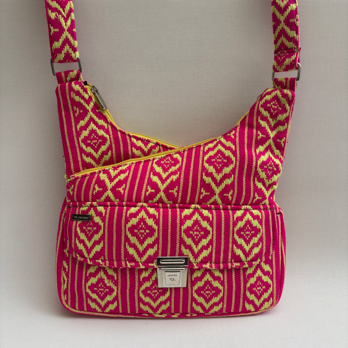 Bolso Bandolera Súper Caomka "Fuchsia Lime Power" · Pieza Única Núm. 18499