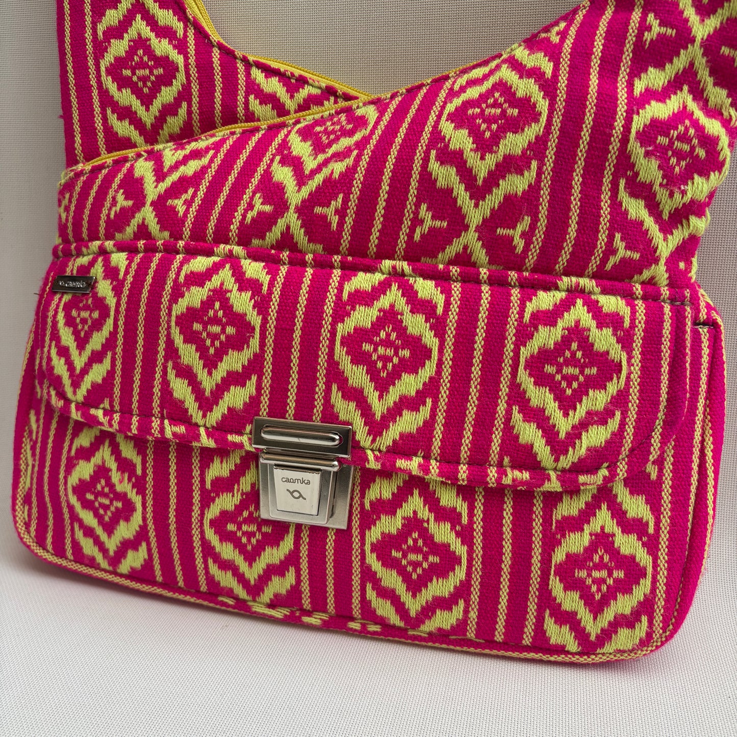 Bolso Bandolera Súper Caomka "Fuchsia Lime Power" · Pieza Única Núm. 18499