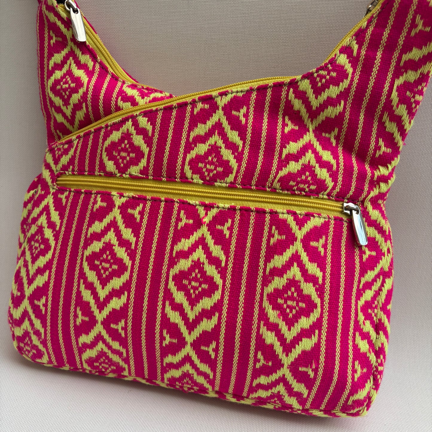 Bolso Bandolera Súper Caomka "Fuchsia Lime Power" · Pieza Única Núm. 18499