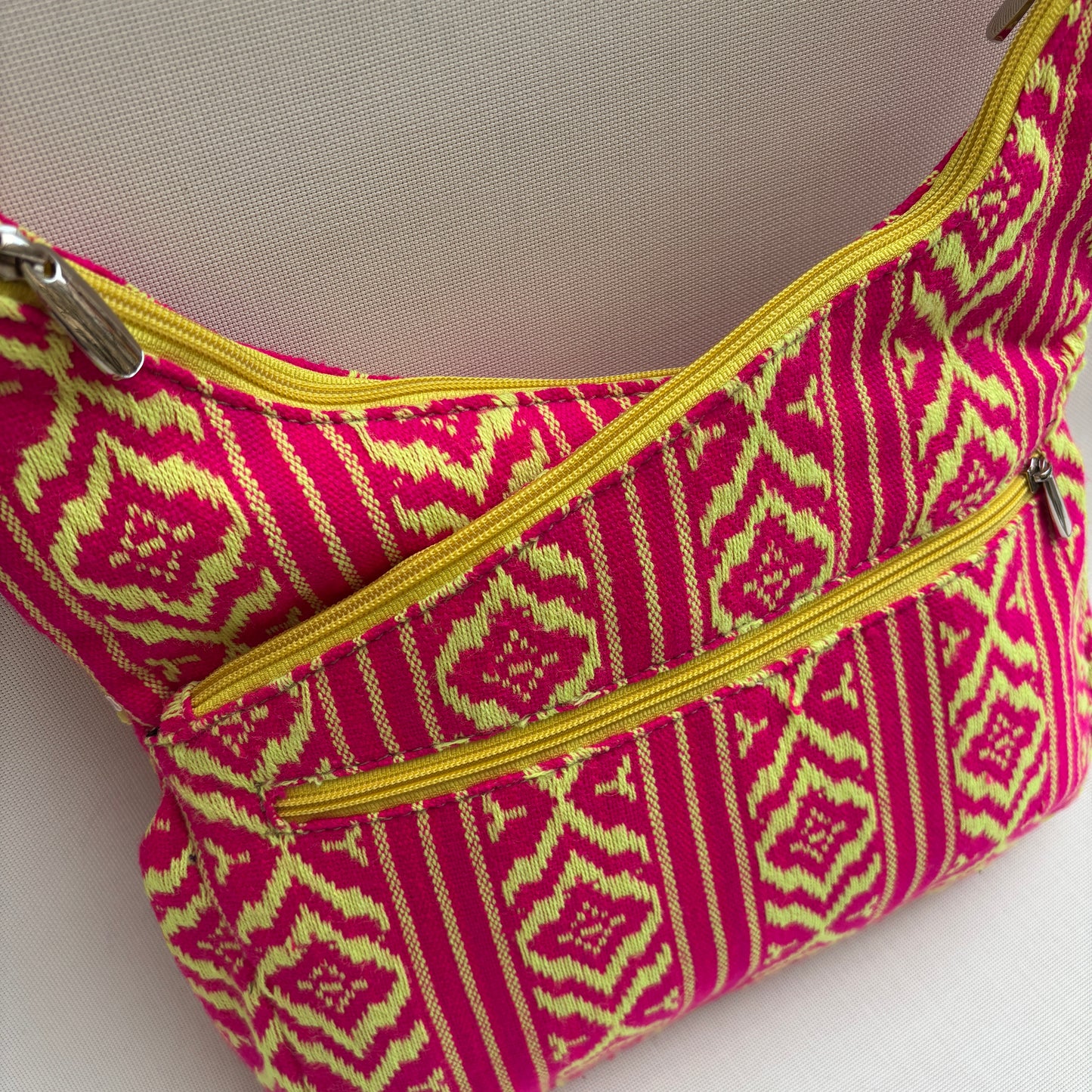 Bolso Bandolera Súper Caomka "Fuchsia Lime Power" · Pieza Única Núm. 18499