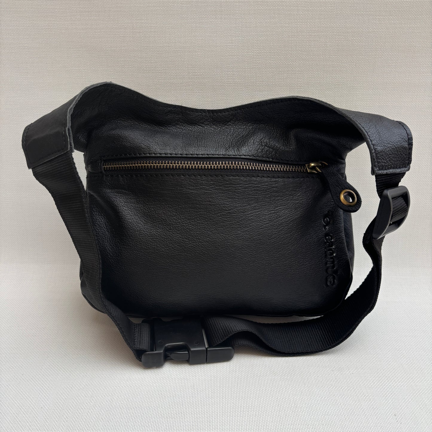 Riñonera "Premium Black & Old Gold" · Piel - Cuero · Pieza Exclusiva Núm. 16546