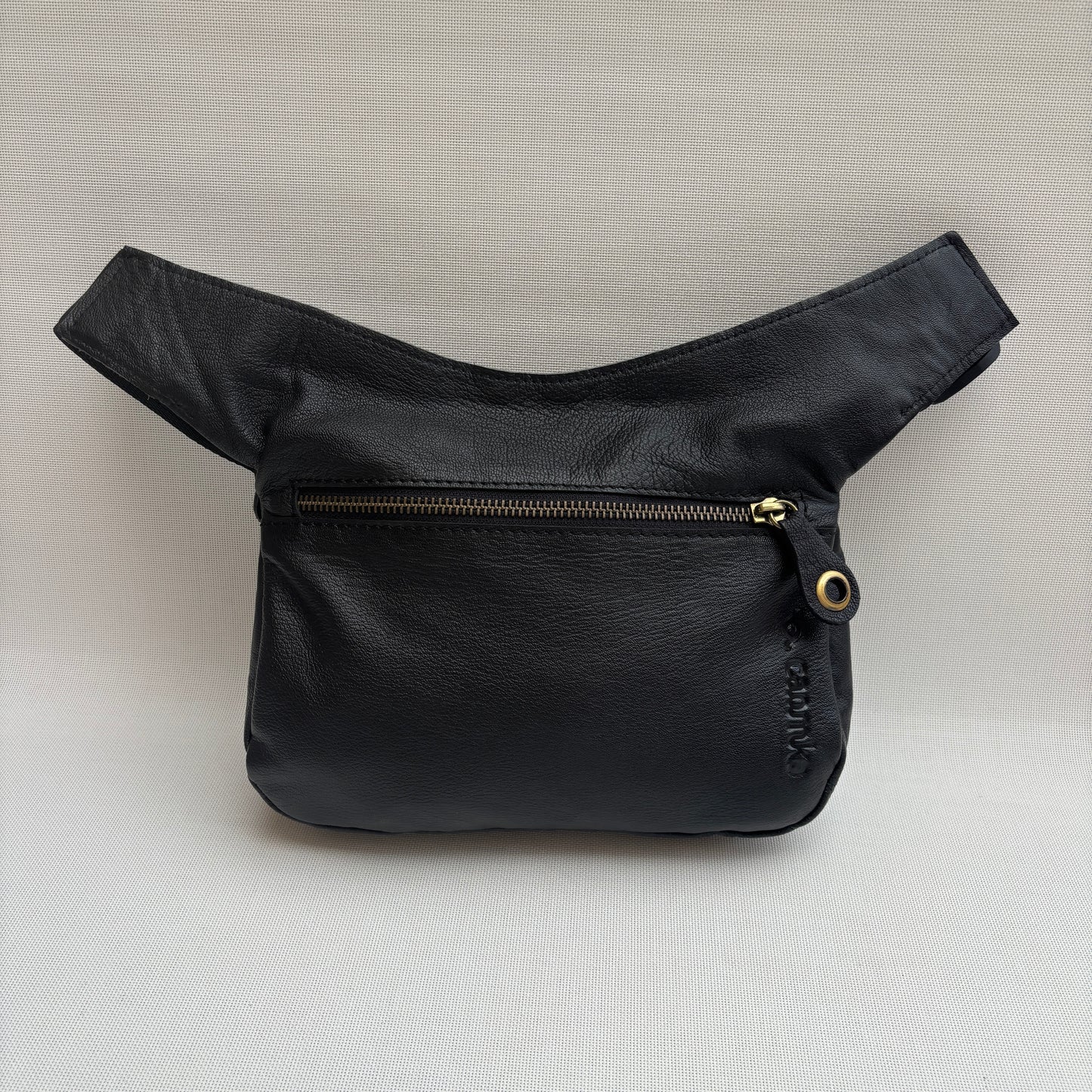 Riñonera "Premium Black & Old Gold" · Piel - Cuero · Pieza Exclusiva Núm. 16546