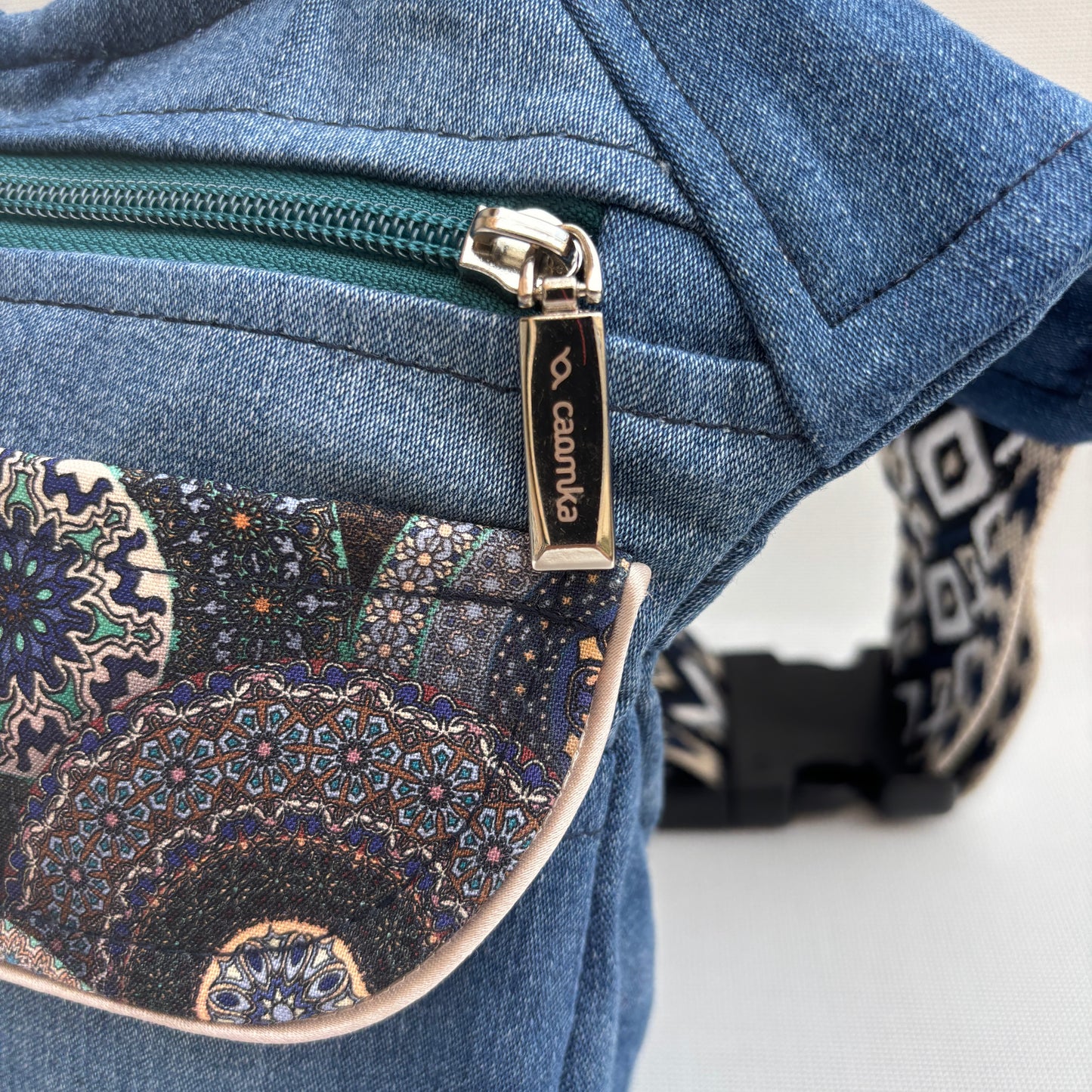 Riñonera "Jeans Mandalas Top" ♻️ Jeans Recycled ♻️ · Pieza Única Núm. 17915