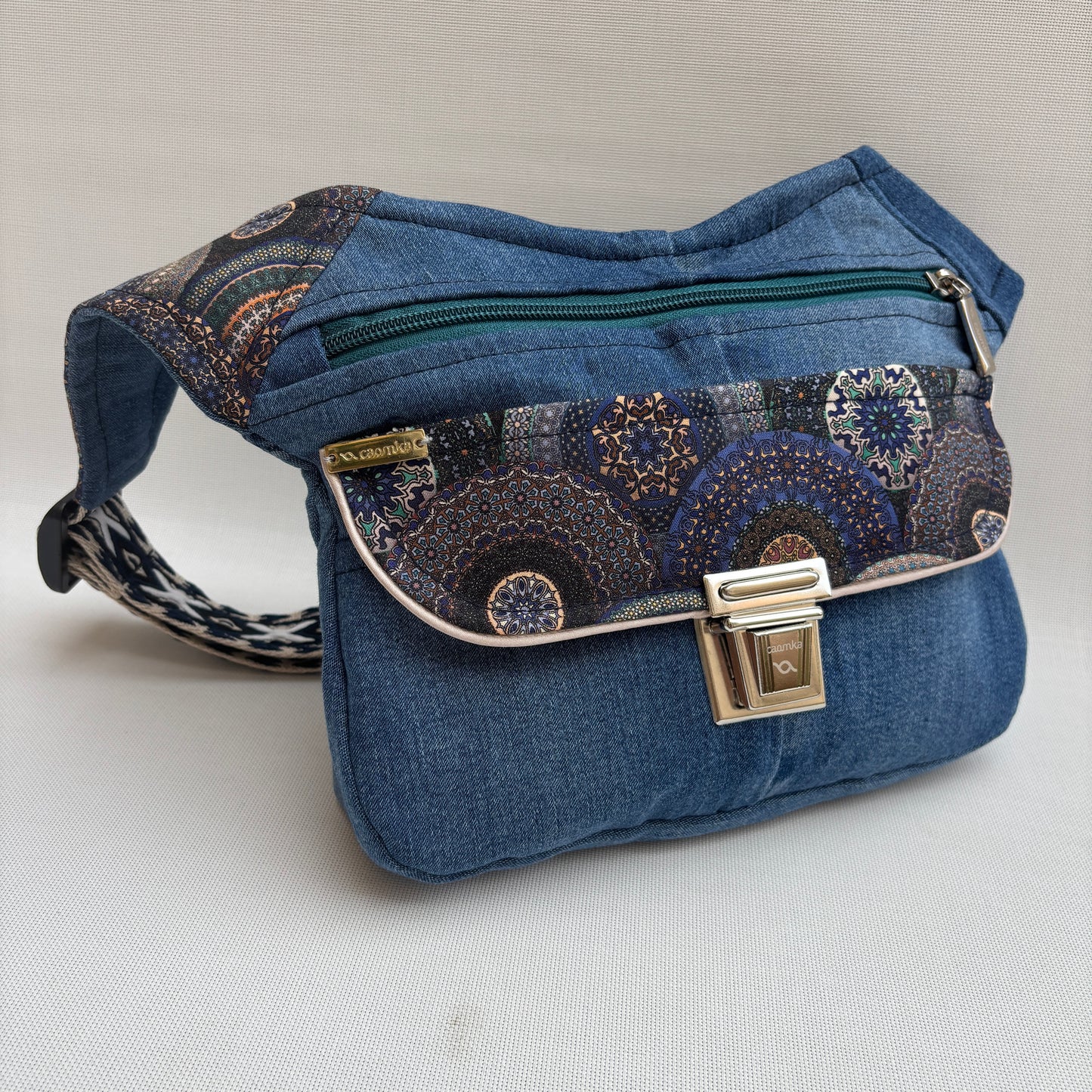 Riñonera "Jeans Mandalas Top" ♻️ Jeans Recycled ♻️ · Pieza Única Núm. 17915