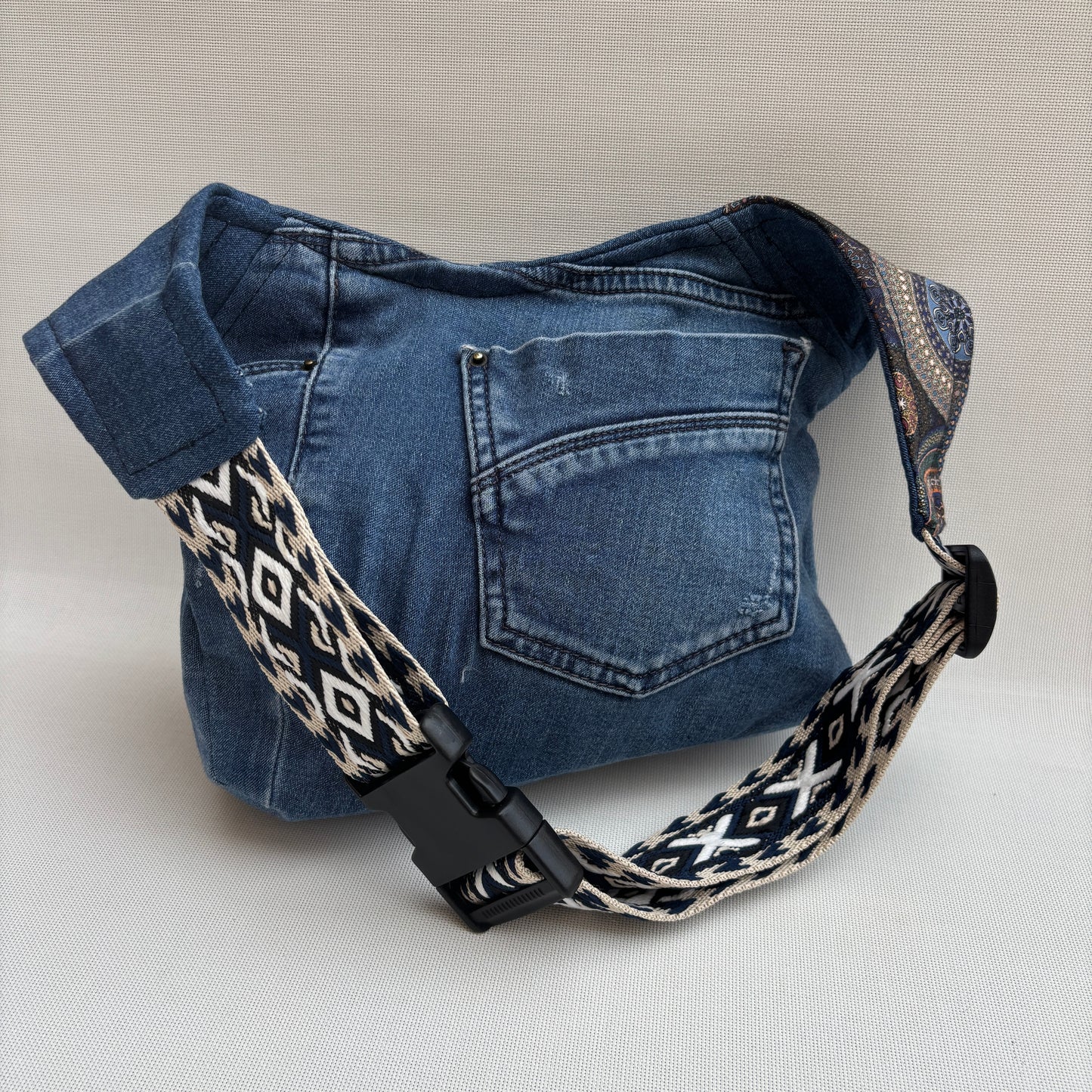 Riñonera "Jeans Mandalas Top" ♻️ Jeans Recycled ♻️ · Pieza Única Núm. 17915