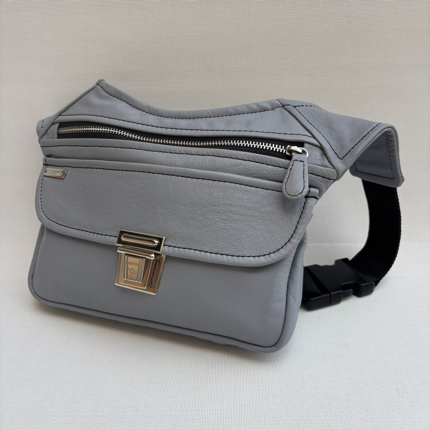 Riñonera Classic Gray & Silver · Piel · Pieza Exclusiva Núm. 17905