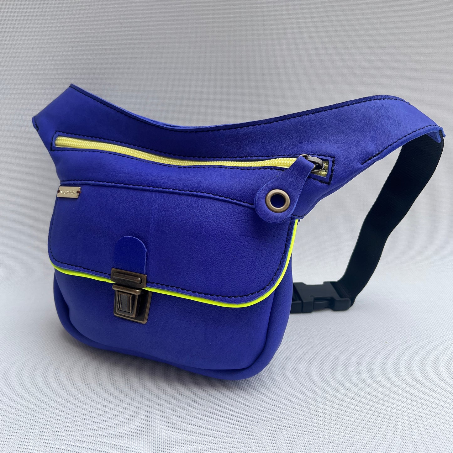 Mini Special Electric Blue · Piel natural BioCuir® · Pieza Exclusiva Núm. 13809