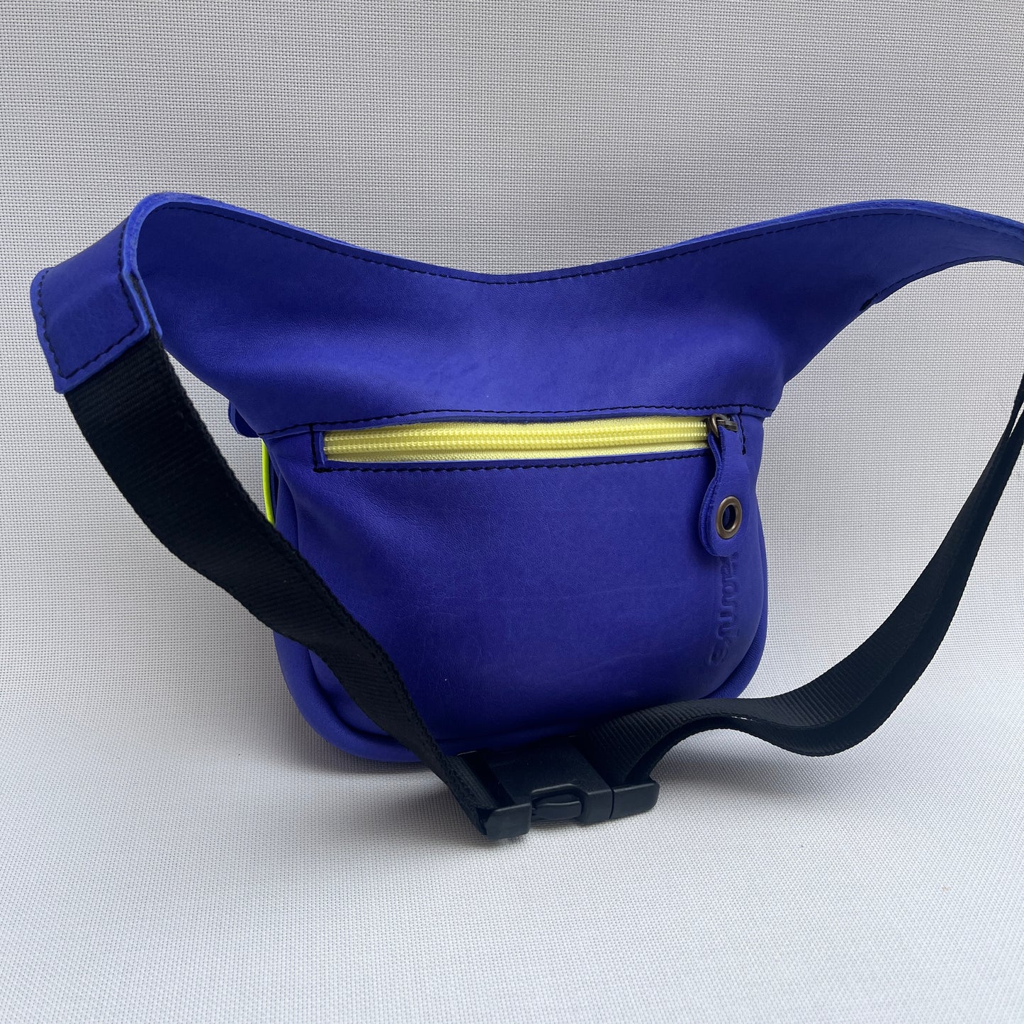 Mini Special Electric Blue · Piel natural BioCuir® · Pieza Exclusiva Núm. 13809